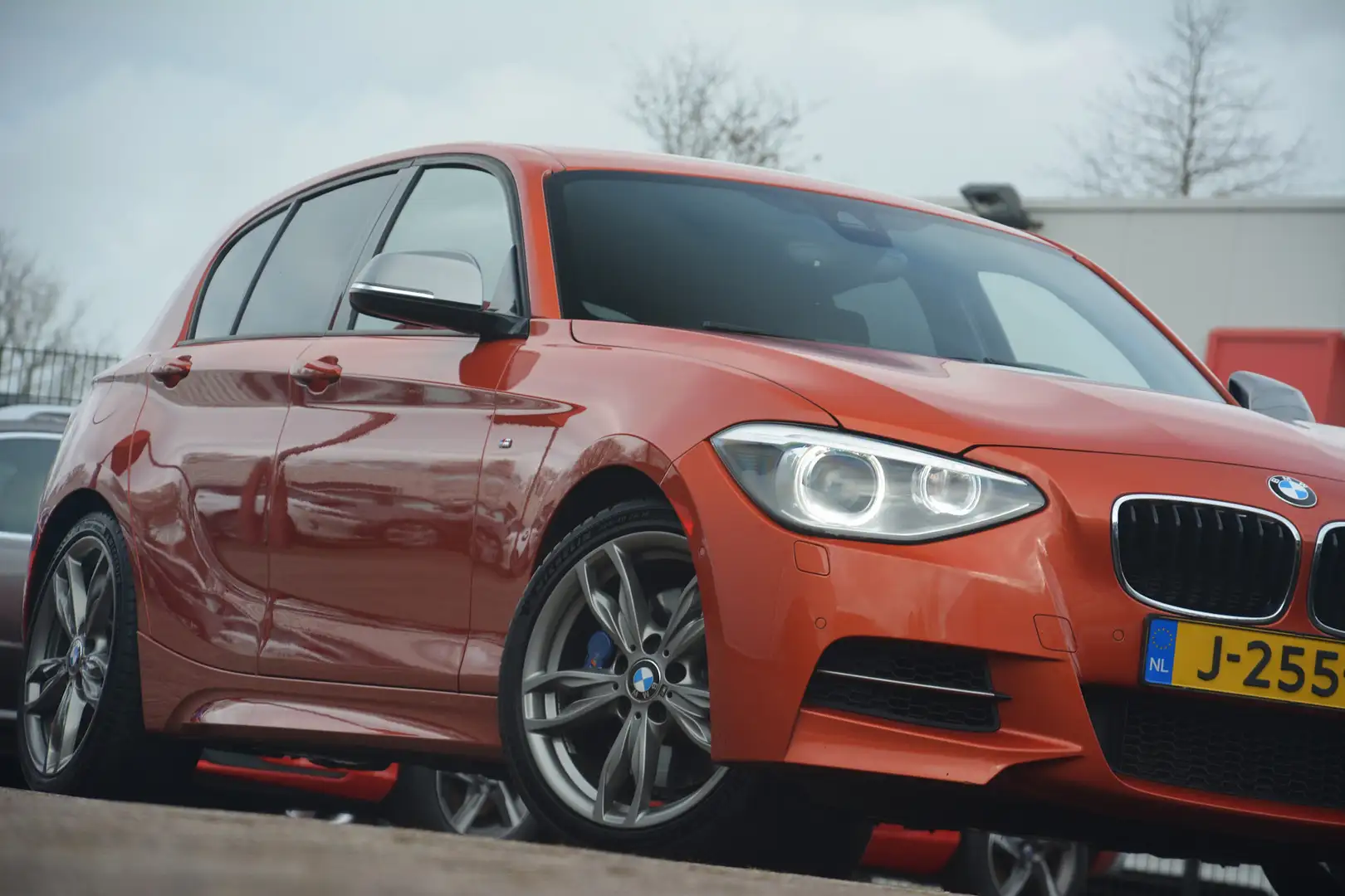 BMW 135 1-serie M135i RWD High Executive | Navigatie (Prof Arancione - 2