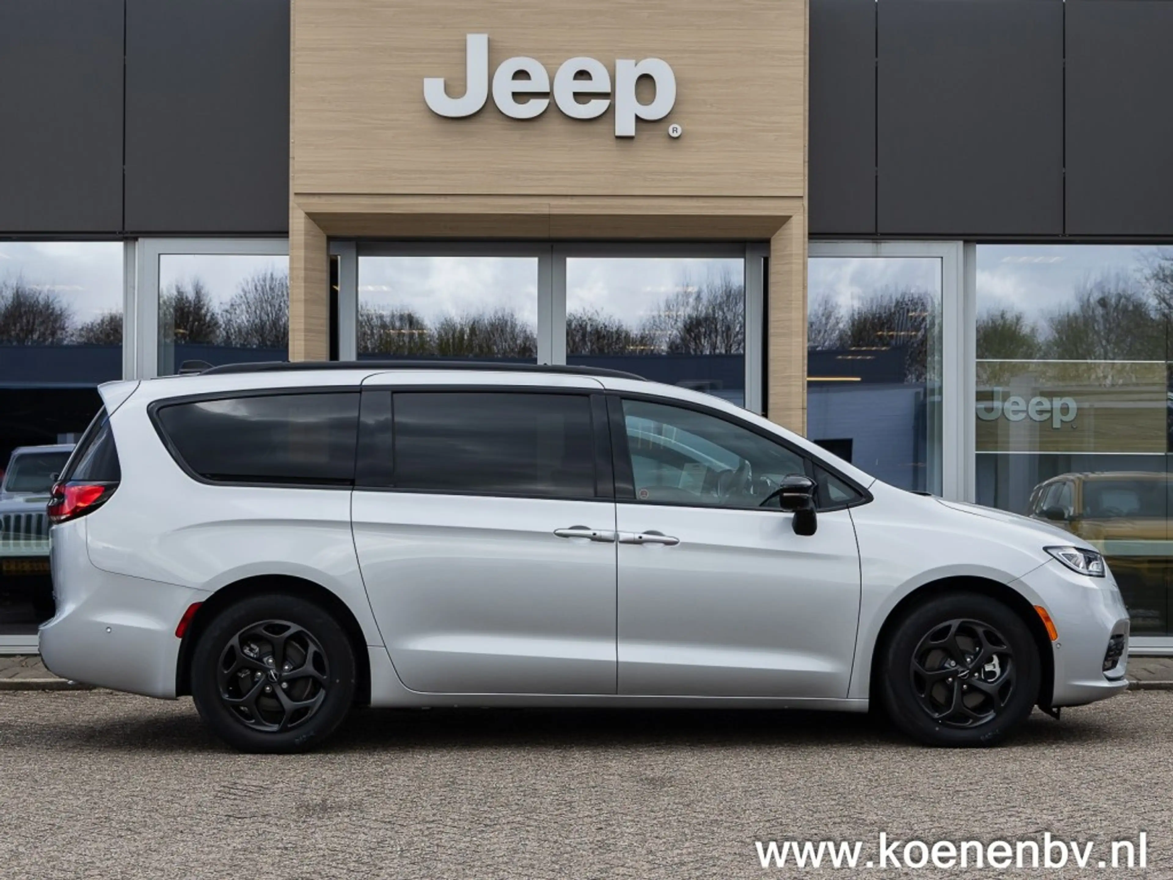 Chrysler Pacifica 3.6 V6 HYBRID Limited S — photo 7