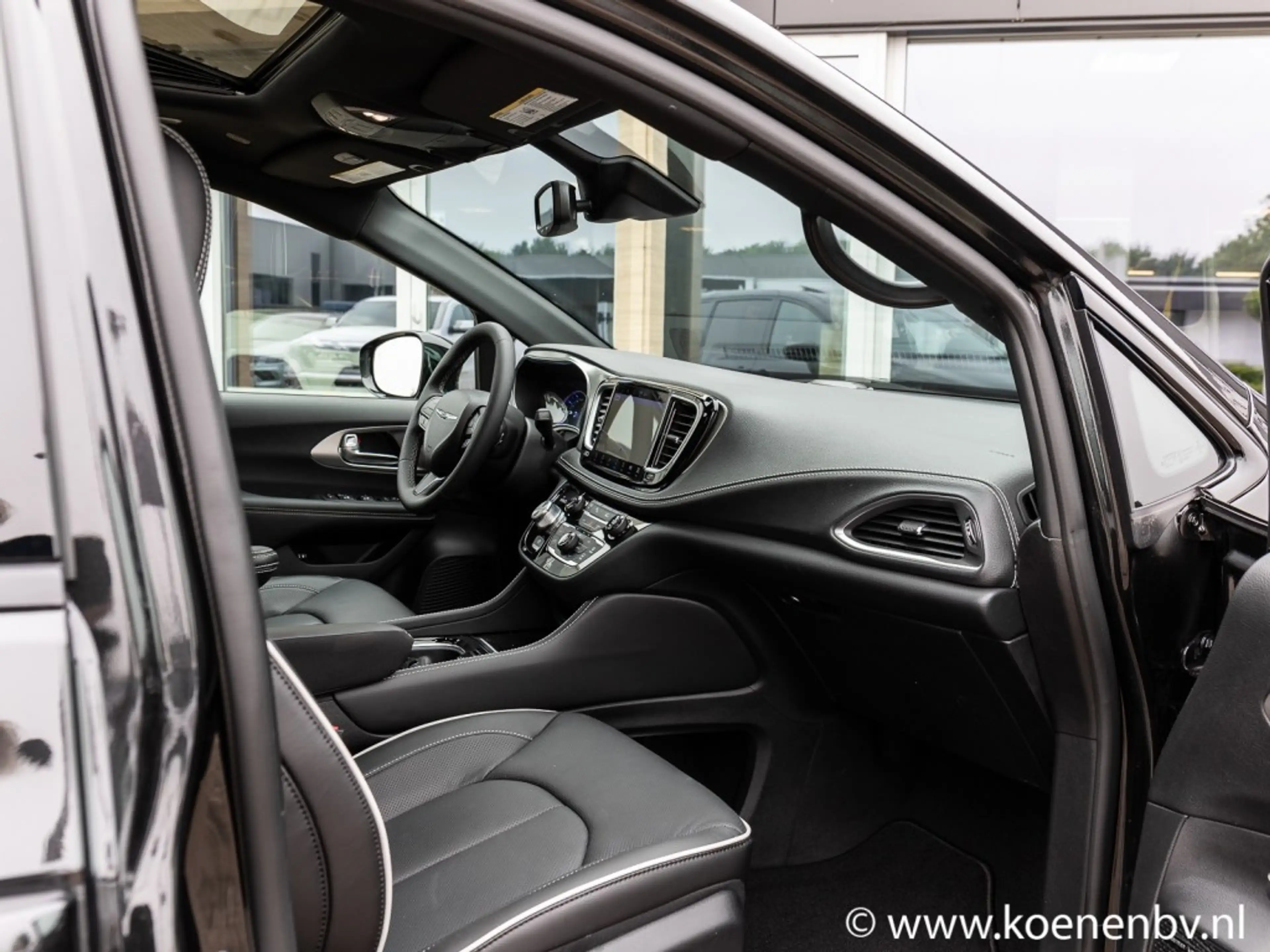 Chrysler Pacifica 3.6 V6 HYBRID Limited S — photo 14