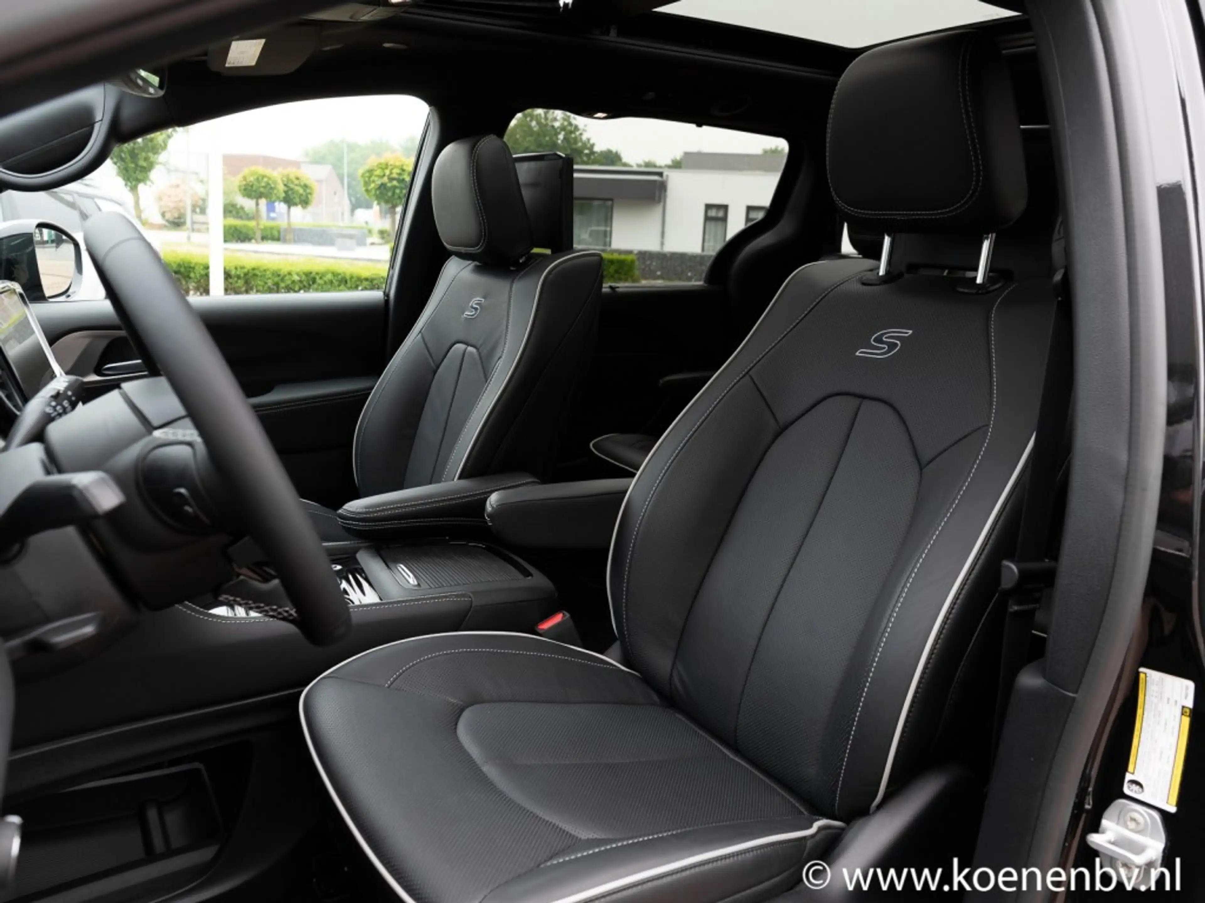 Chrysler Pacifica 3.6 V6 HYBRID Limited S — photo 22