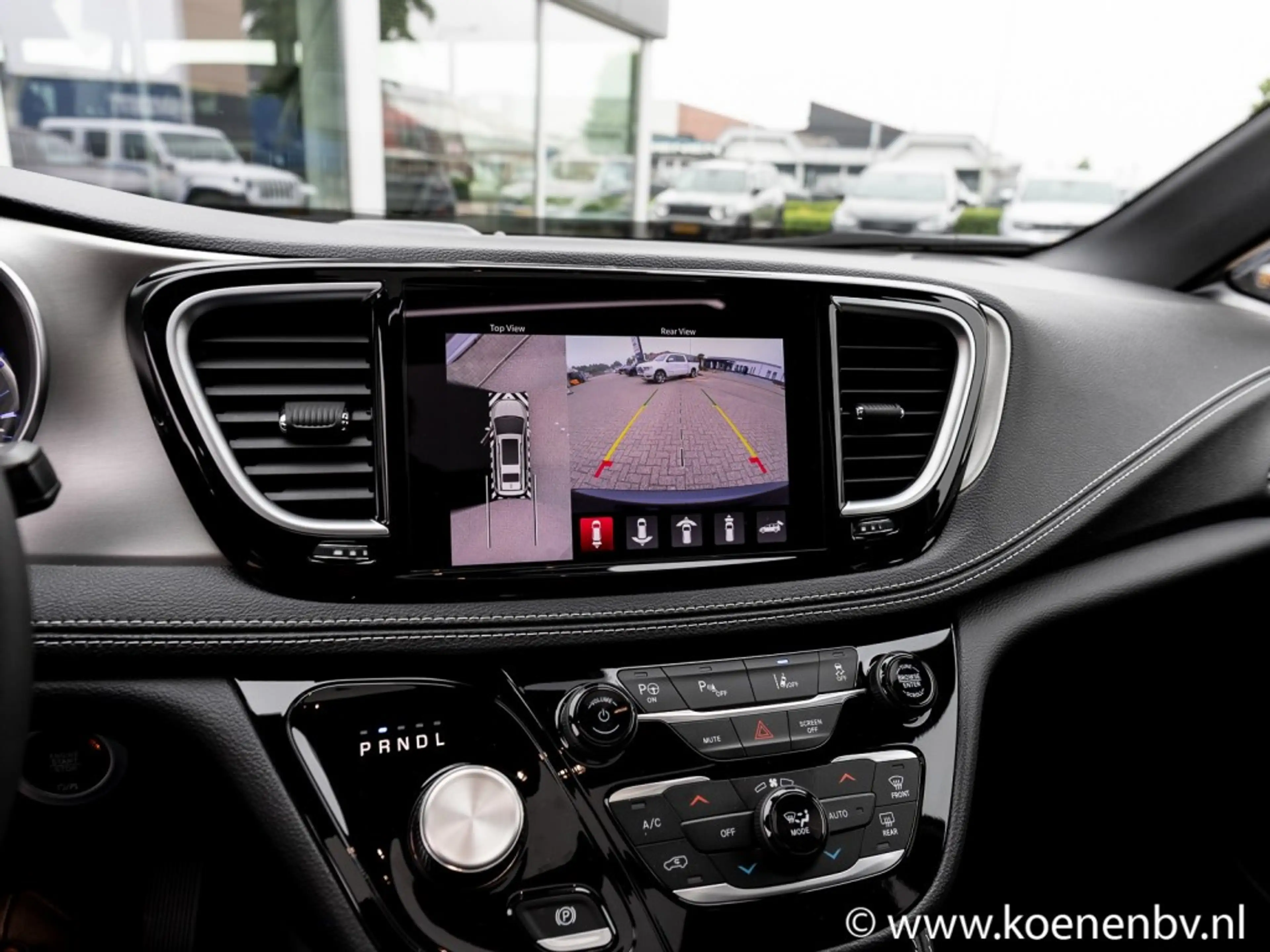 Chrysler Pacifica 3.6 V6 HYBRID Limited S — photo 24