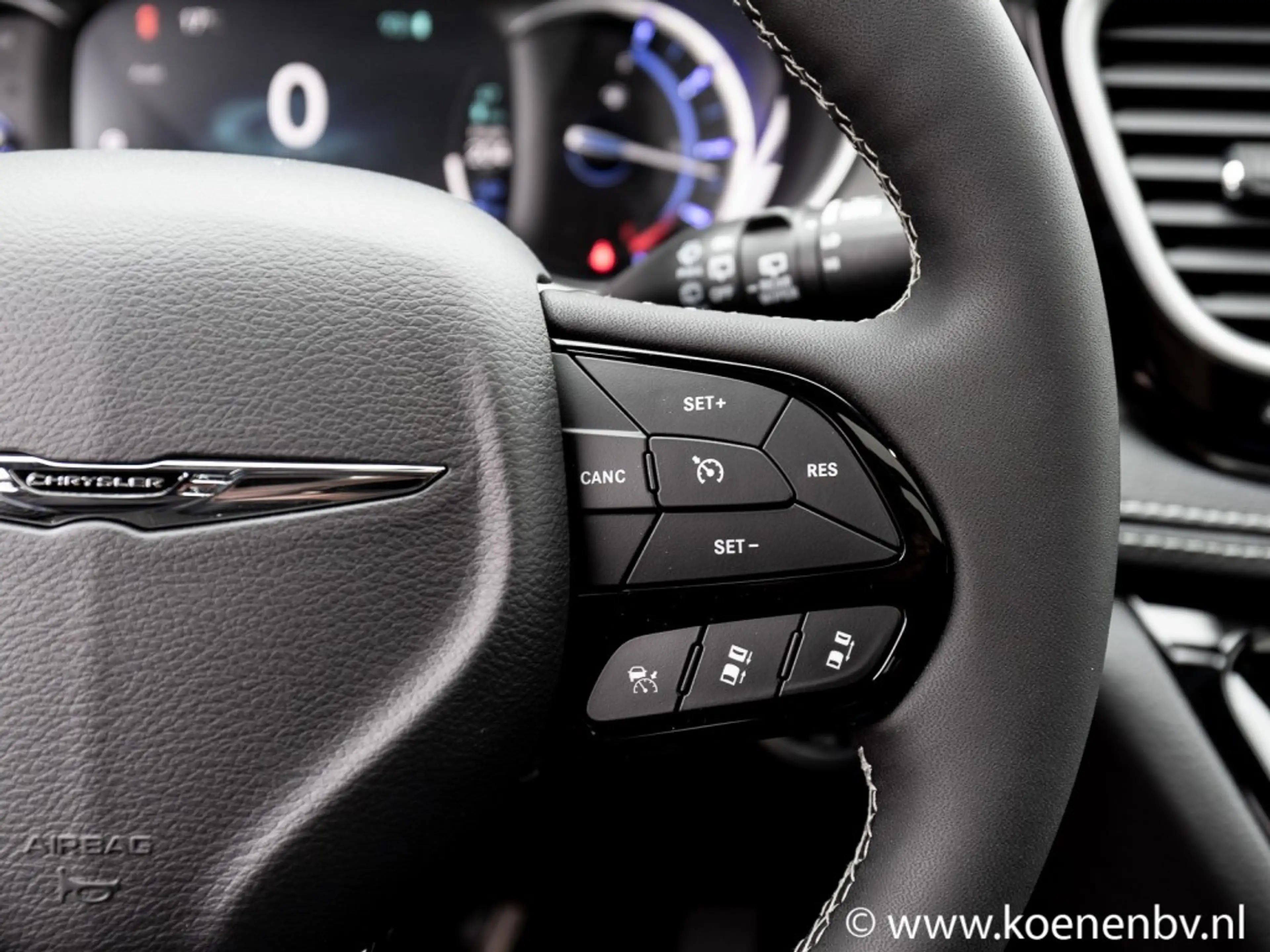 Chrysler Pacifica 3.6 V6 HYBRID Limited S — photo 23