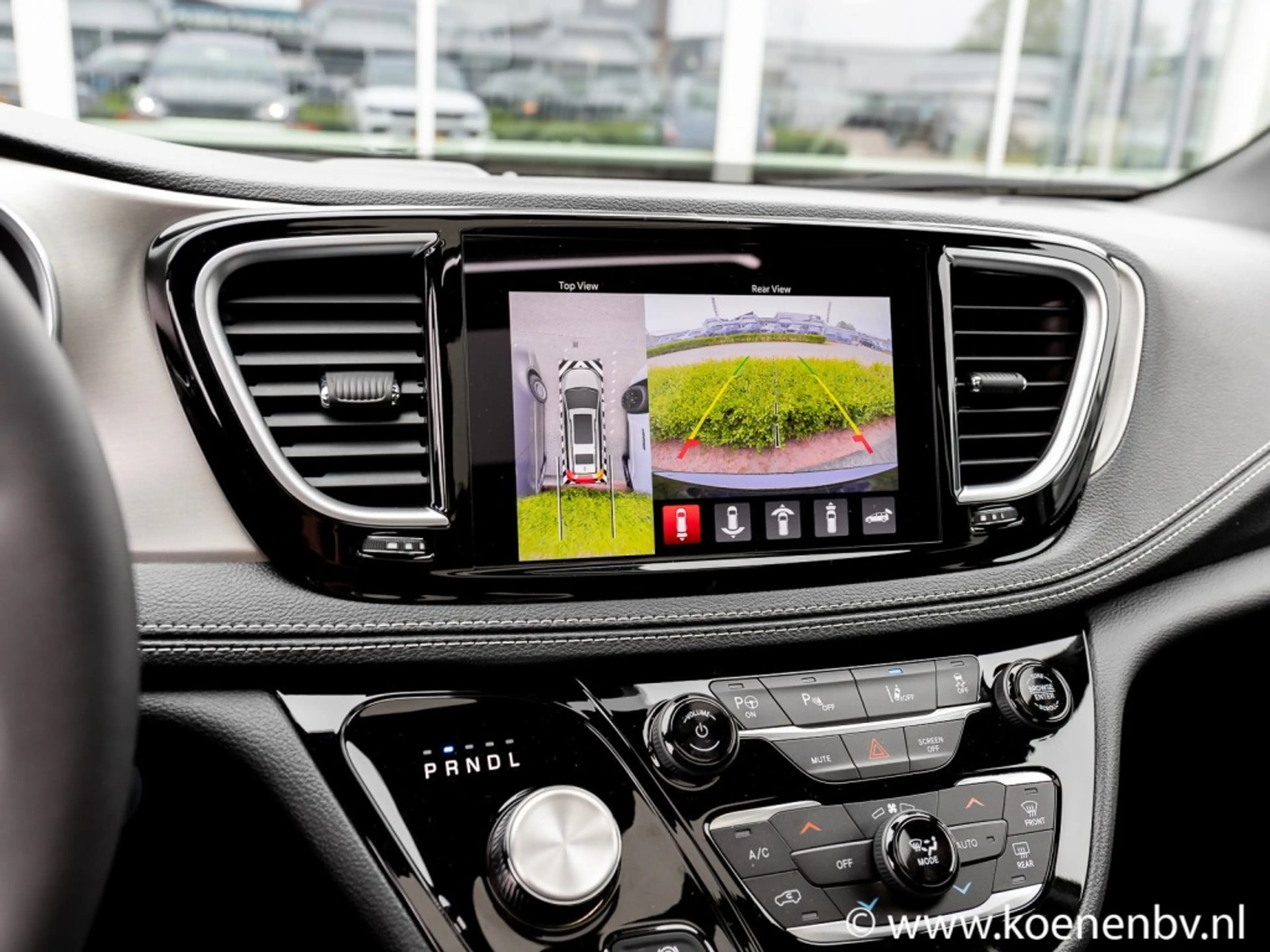 Chrysler Pacifica 3.6 V6 HYBRID Limited S — photo 26
