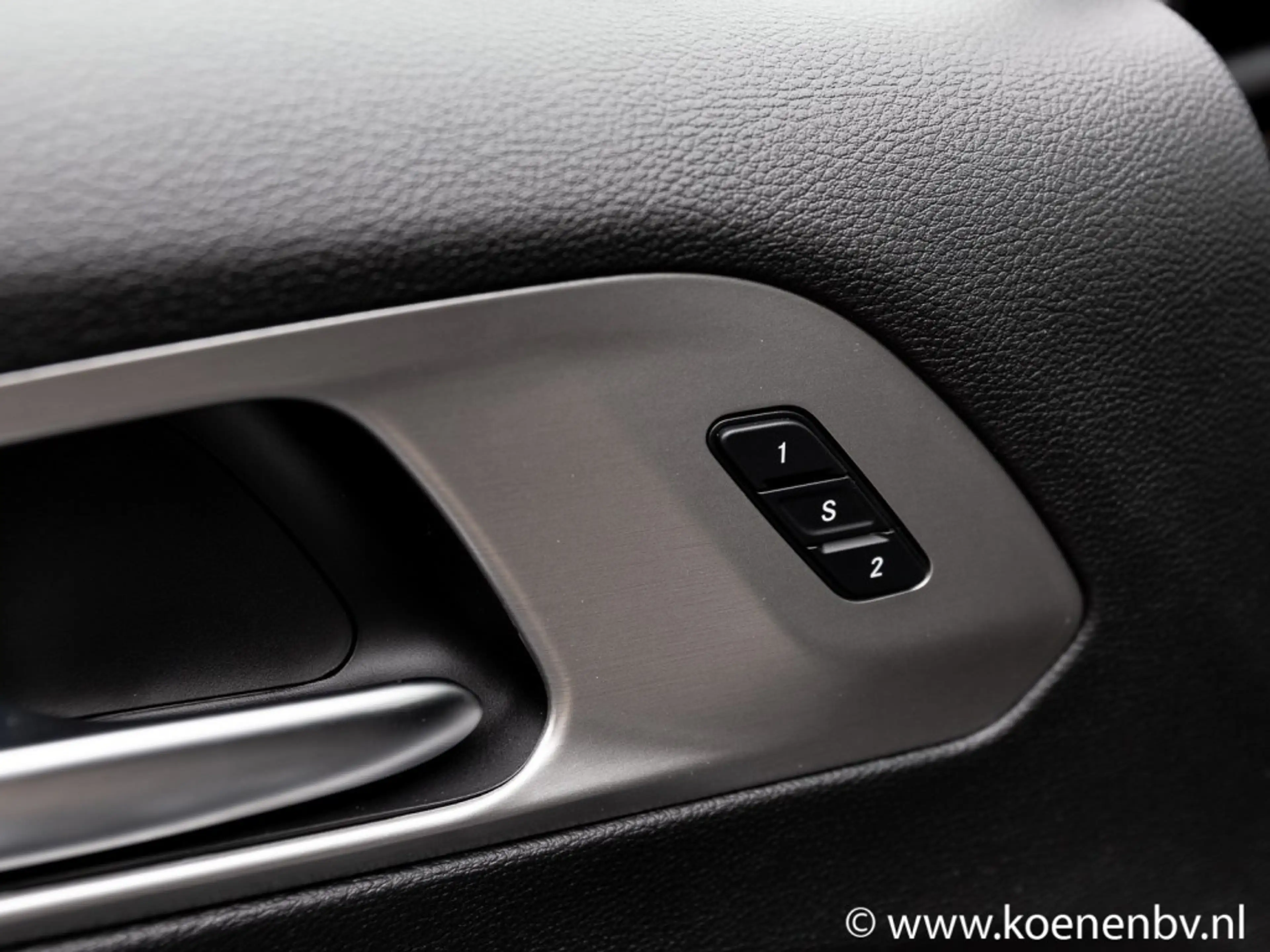 Chrysler Pacifica 3.6 V6 HYBRID Limited S — photo 30