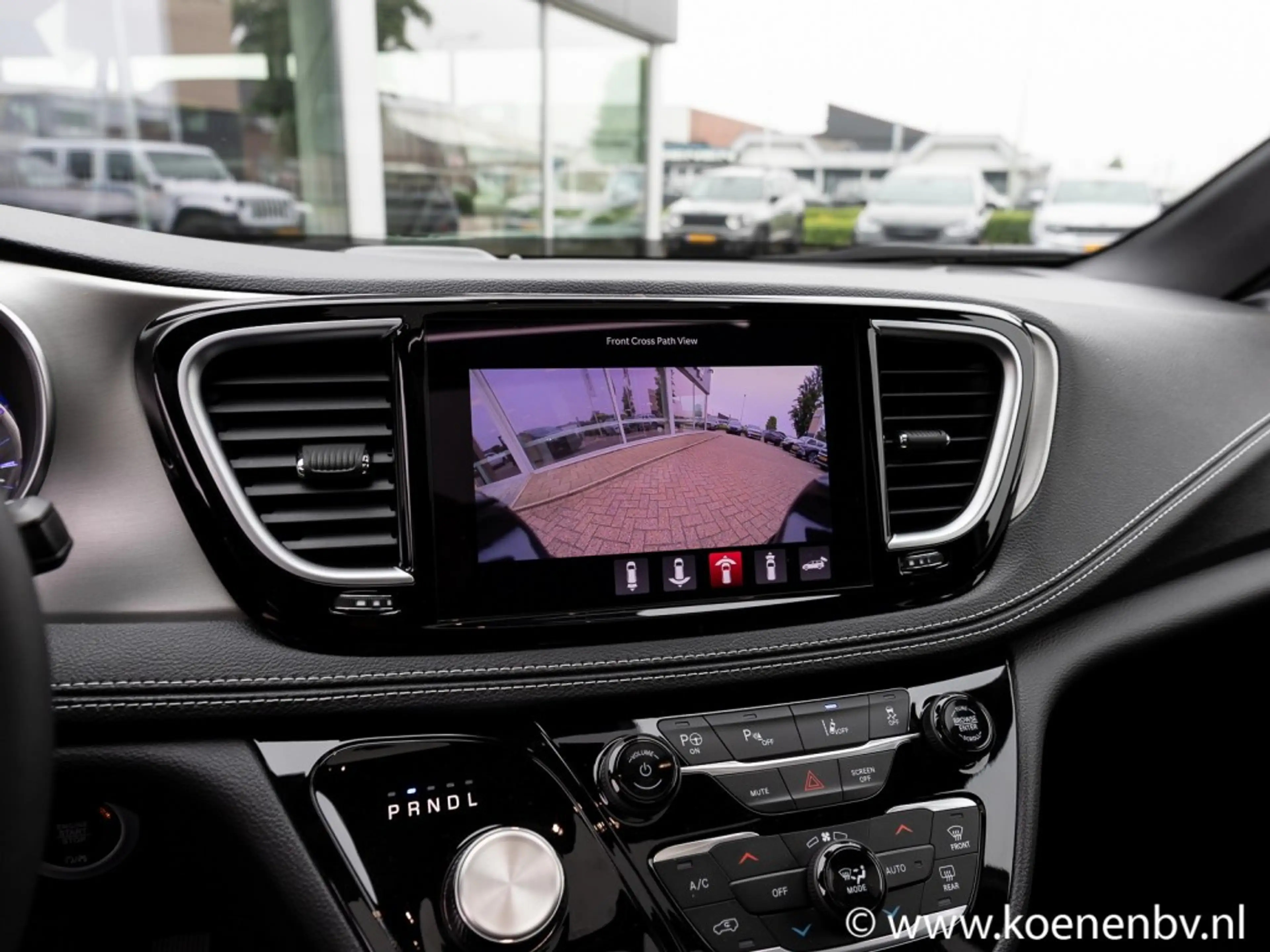 Chrysler Pacifica 3.6 V6 HYBRID Limited S — photo 25