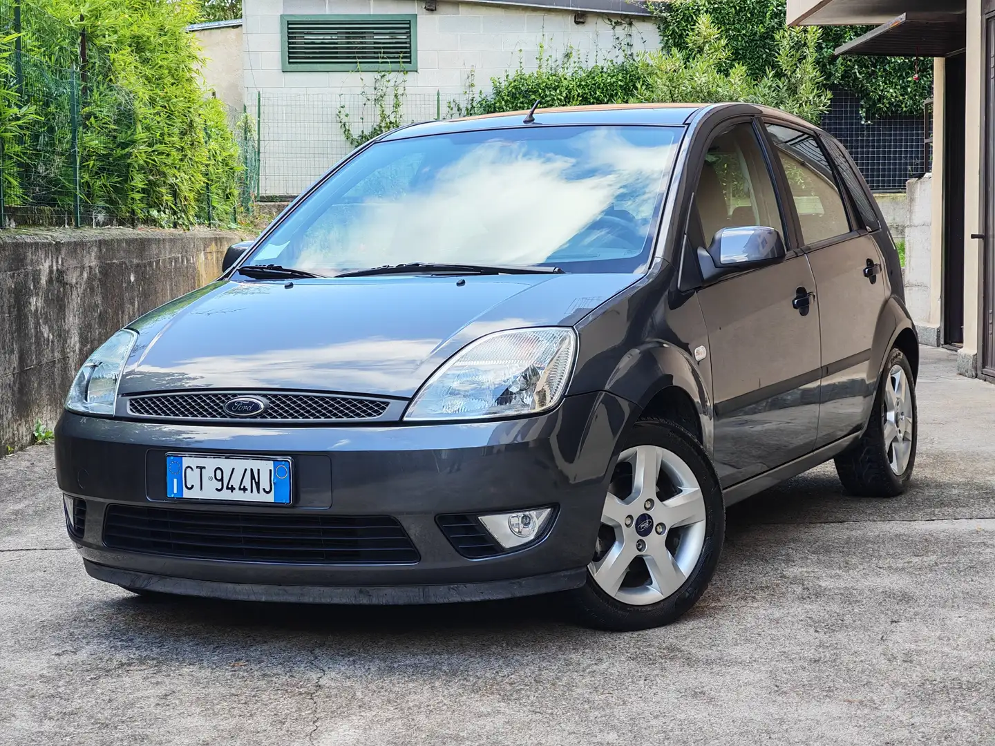 Ford Fiesta 1.2 BENZINA 75cv / 67.000km / Uniproprietario Gris - 2