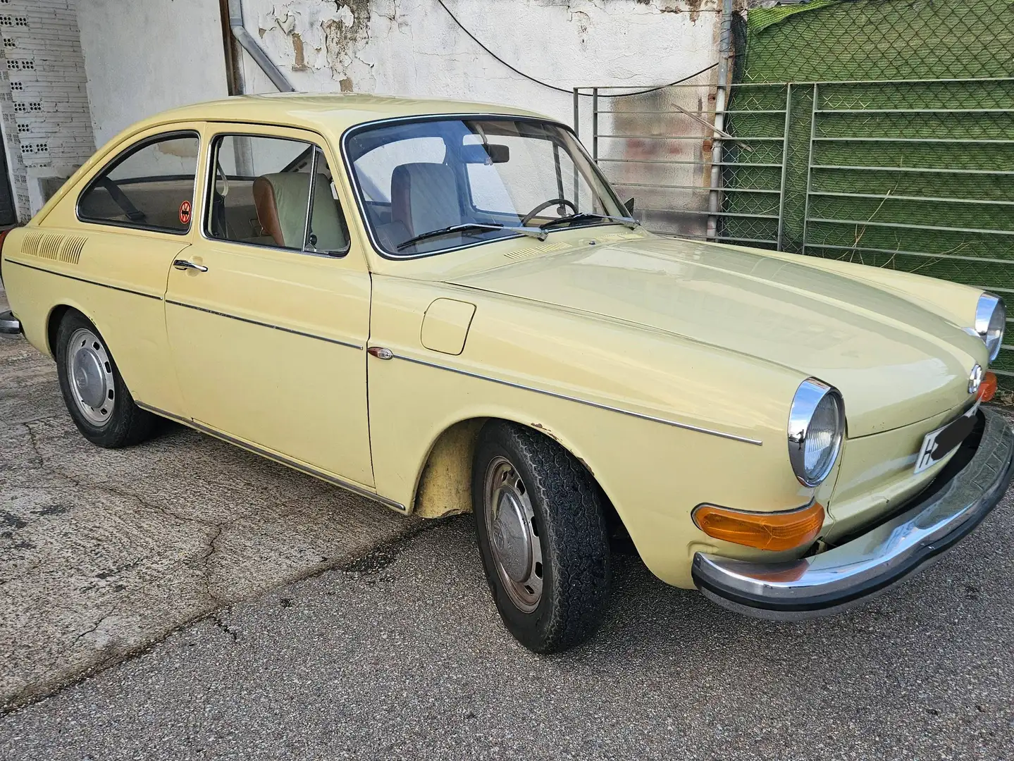 Volkswagen 1600 TL Amarillo - 1