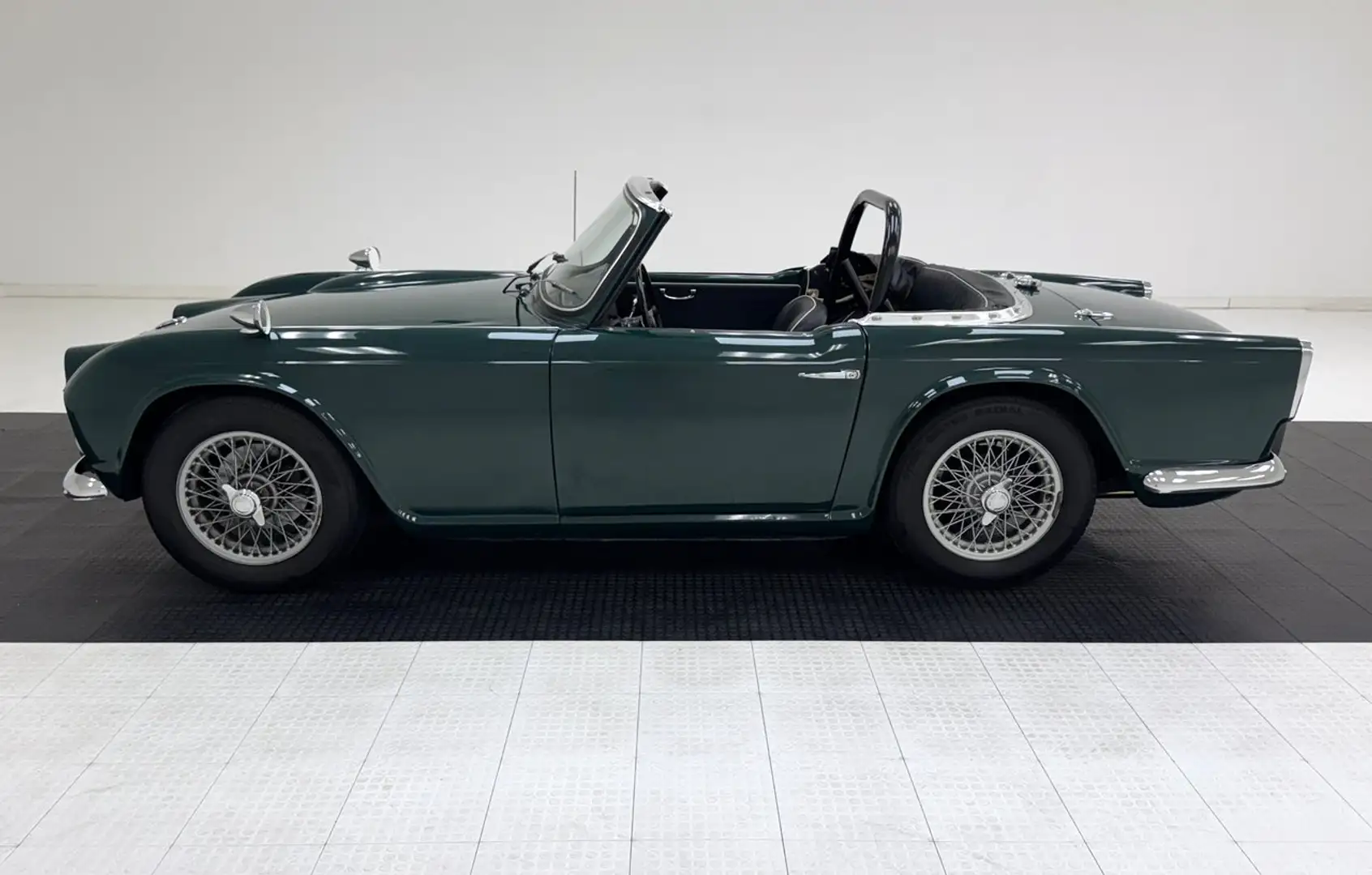 Triumph TR4 Roadster Grün - 2