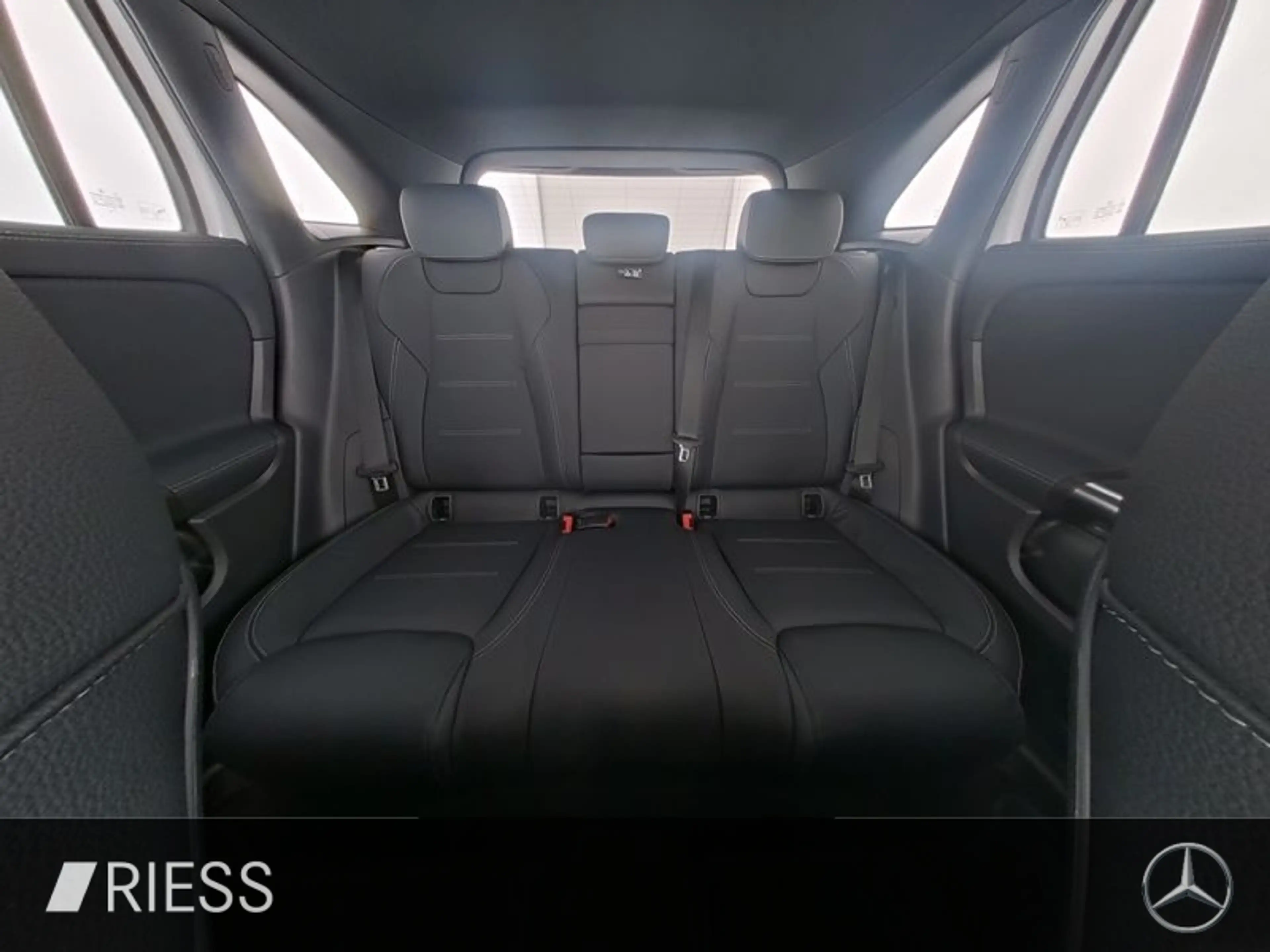 Mercedes-Benz EQA 350 4MATIC 360 AUT Kam. KeyLess KlimaA LED — photo 7