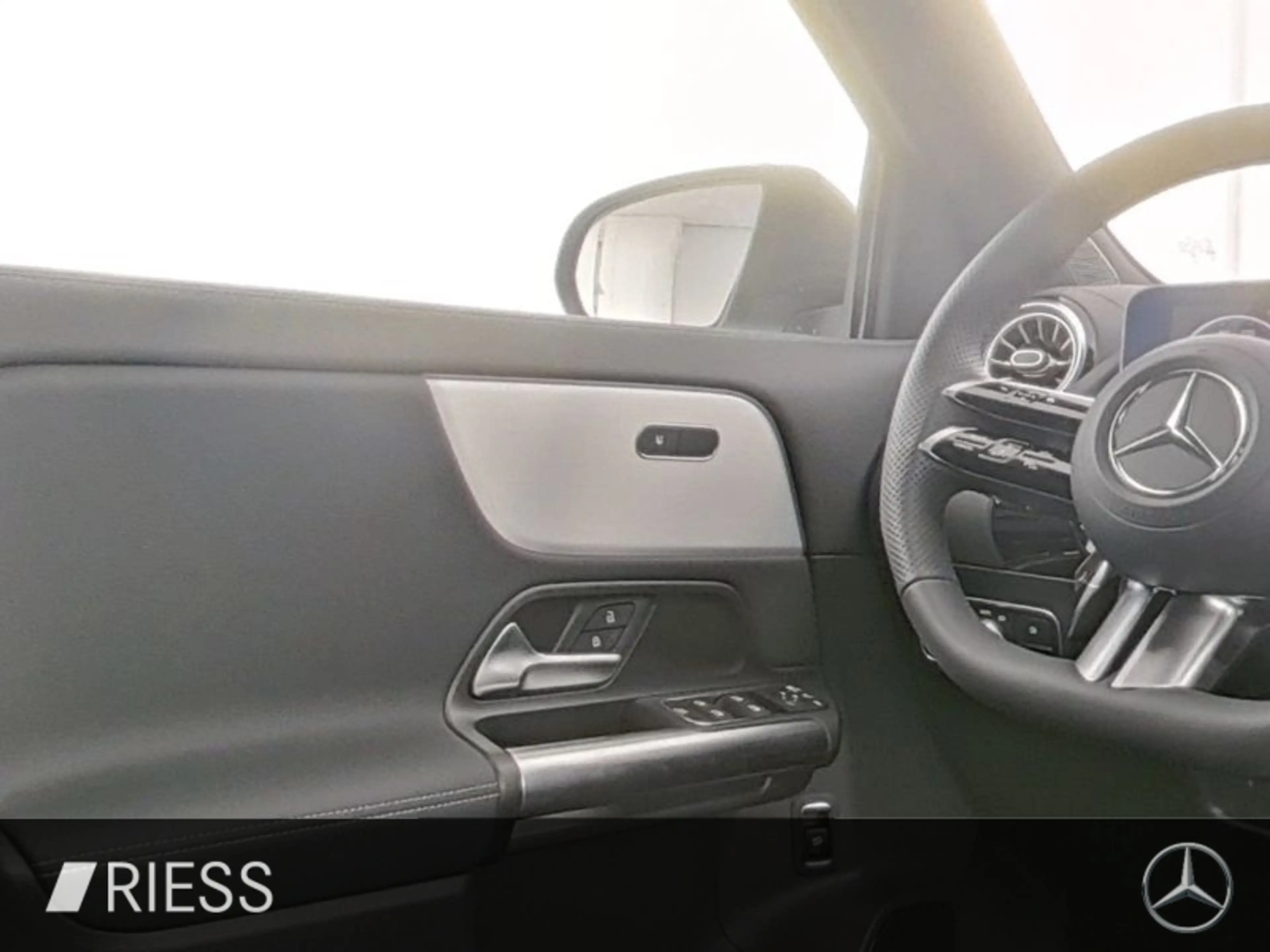 Mercedes-Benz EQA 350 4MATIC 360 AUT Kam. KeyLess KlimaA LED — photo 8