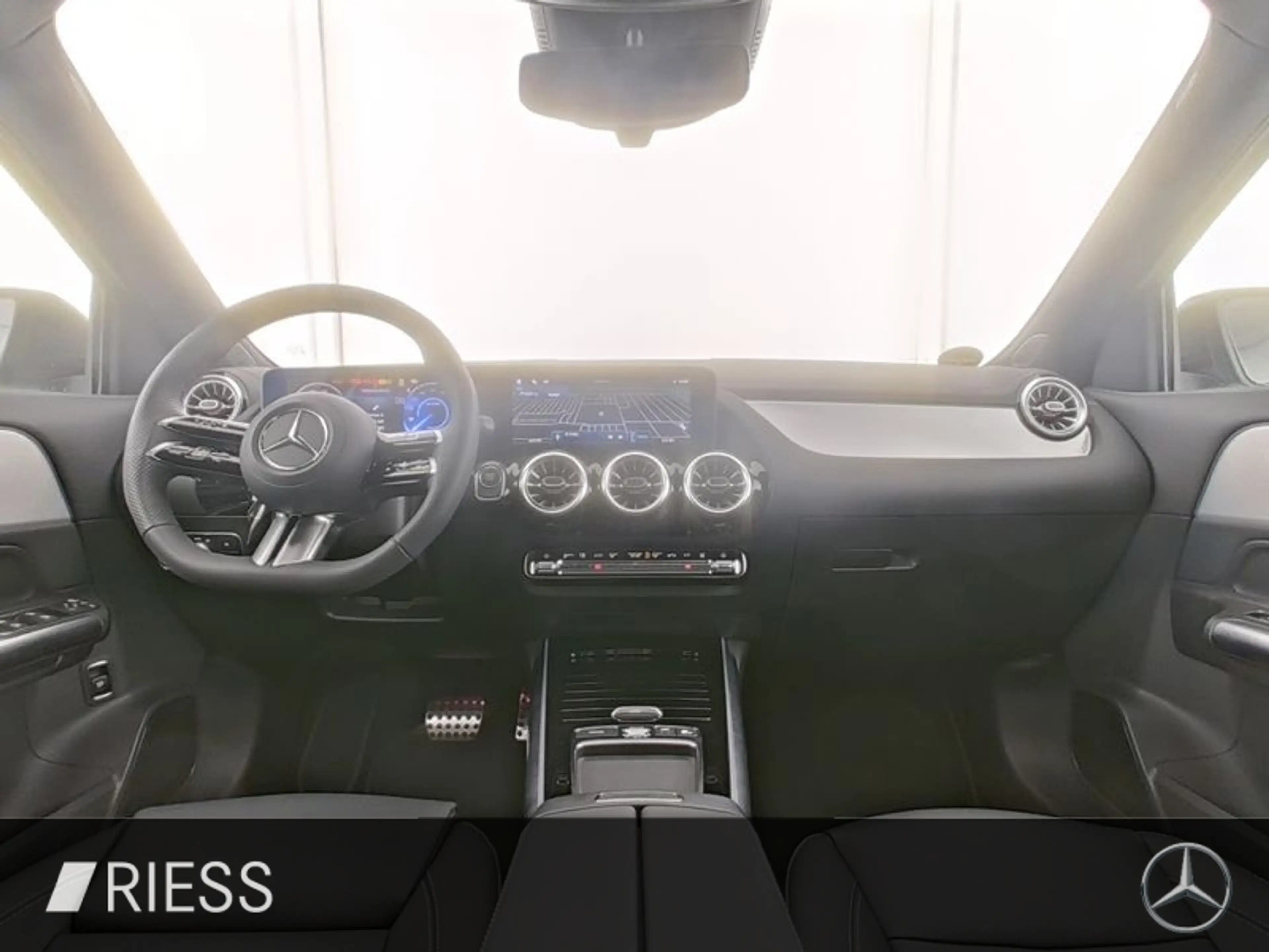 Mercedes-Benz EQA 350 4MATIC 360 AUT Kam. KeyLess KlimaA LED — photo 6