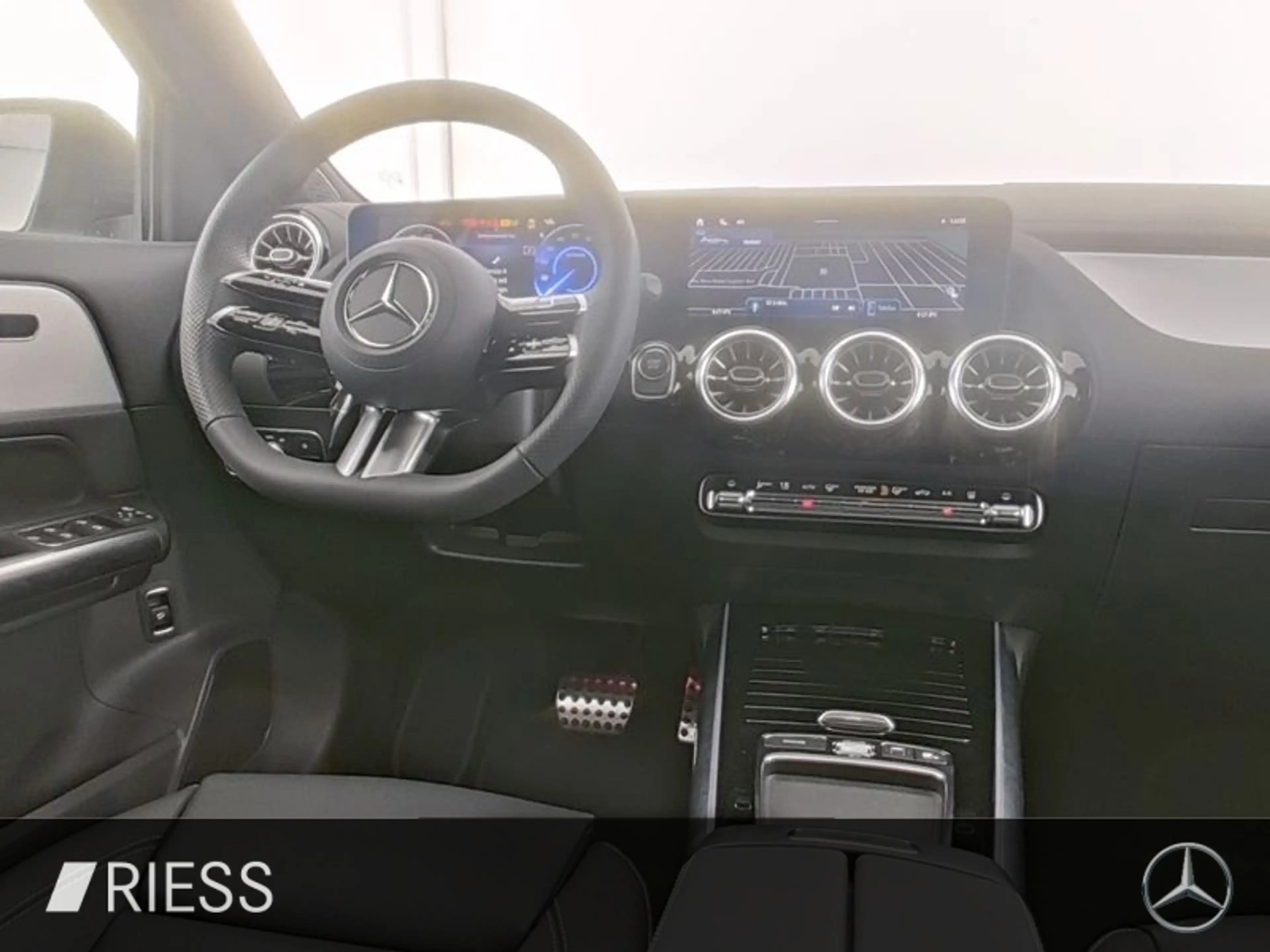 Mercedes-Benz EQA 350 4MATIC 360 AUT Kam. KeyLess KlimaA LED — photo 5
