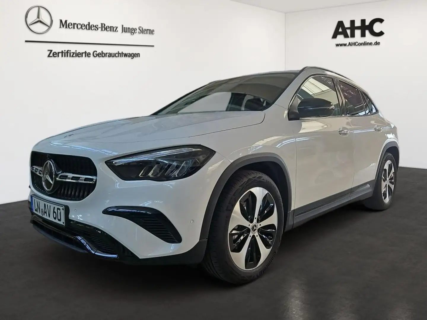 Mercedes-Benz GLA 200 + PROGRESSIVE+NIGHT+AHK+KEYLESS+WINTER + Weiß - 1