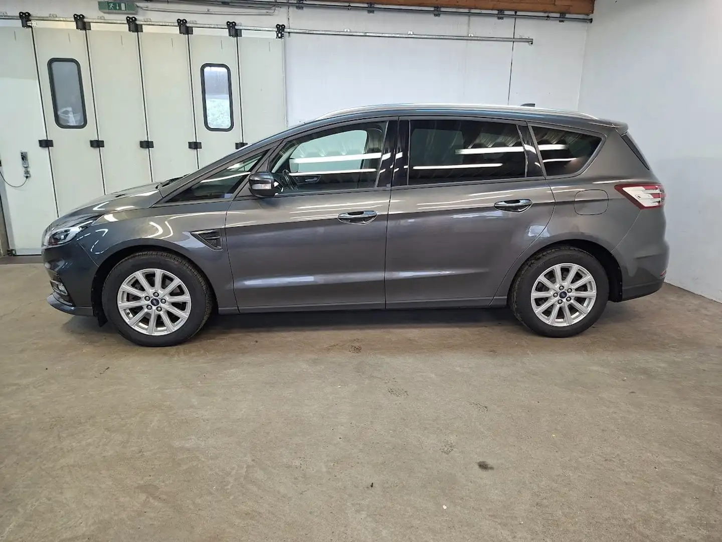 Ford S-Max 2.0 EcoBlue Aut. AHK, Kamera, W-Paket Grau - 2