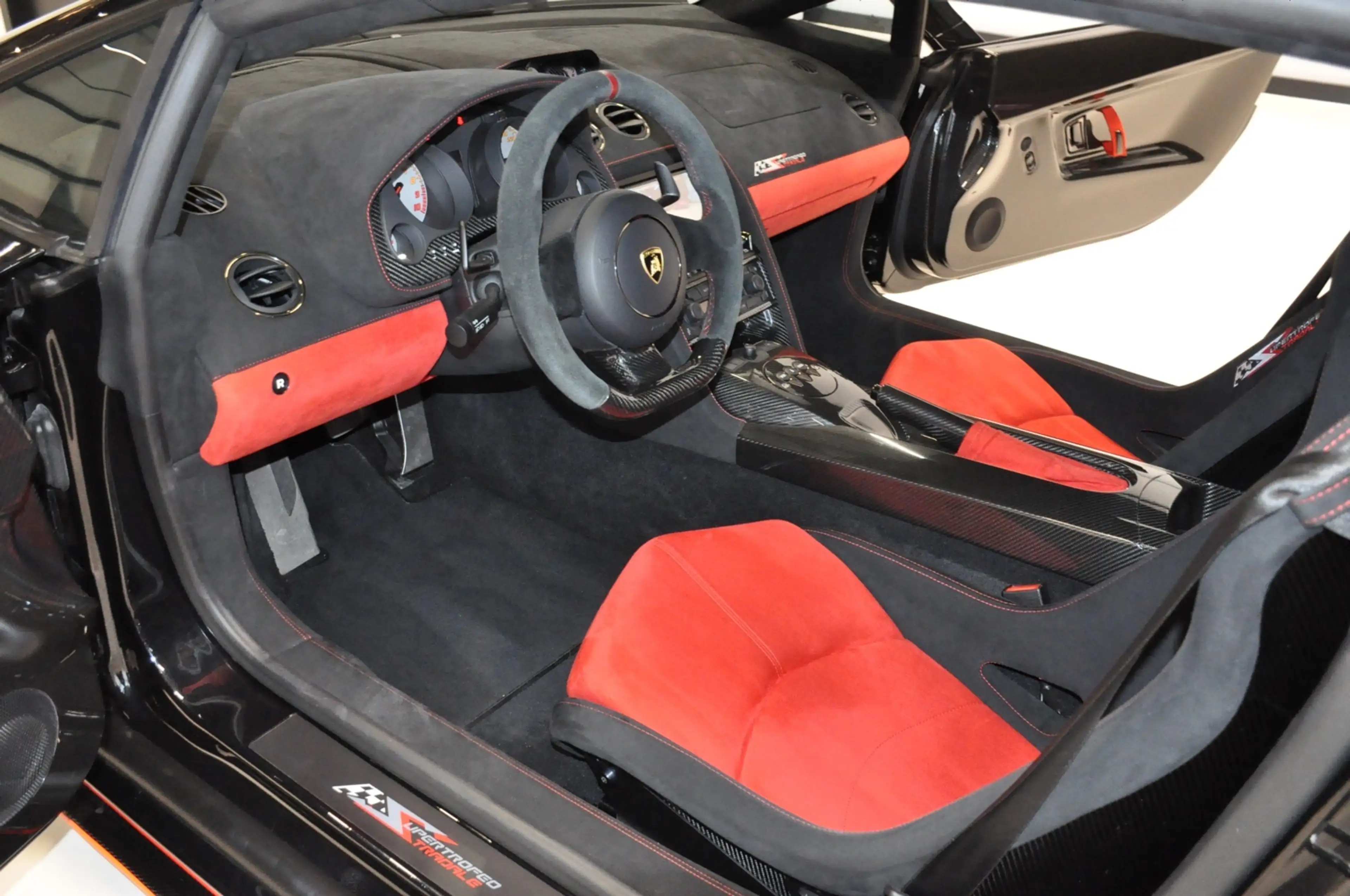 Lamborghini Gallardo LP570-4 Super Trofeo Stradale 12.101 km — photo 2