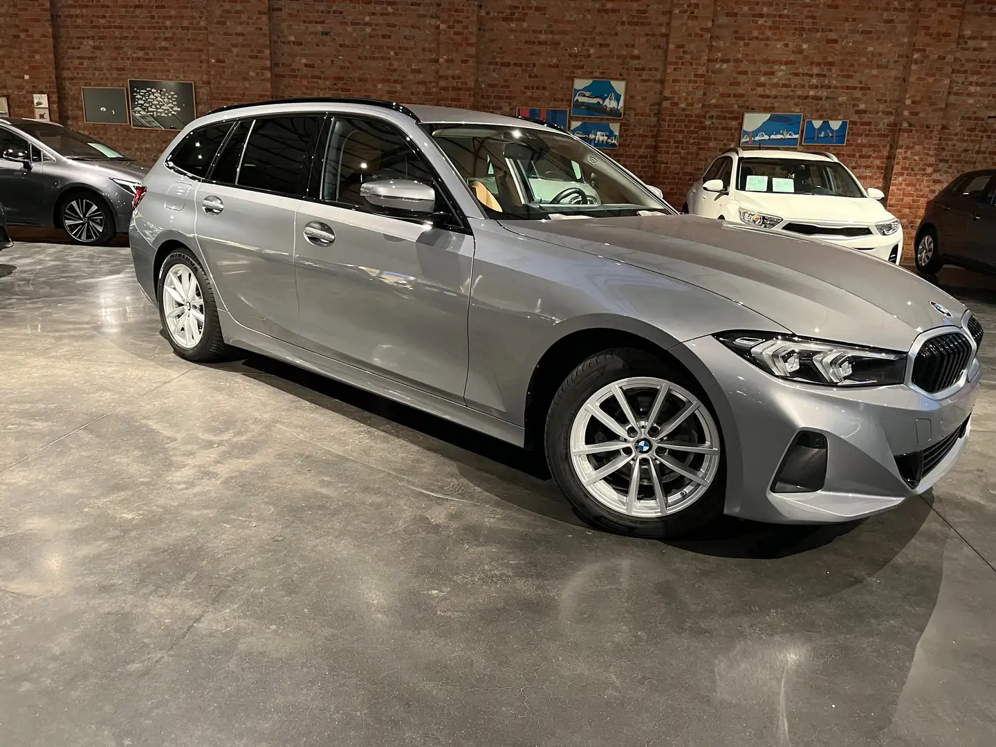 BMW 318 318i Touring Aut. Gris - 2
