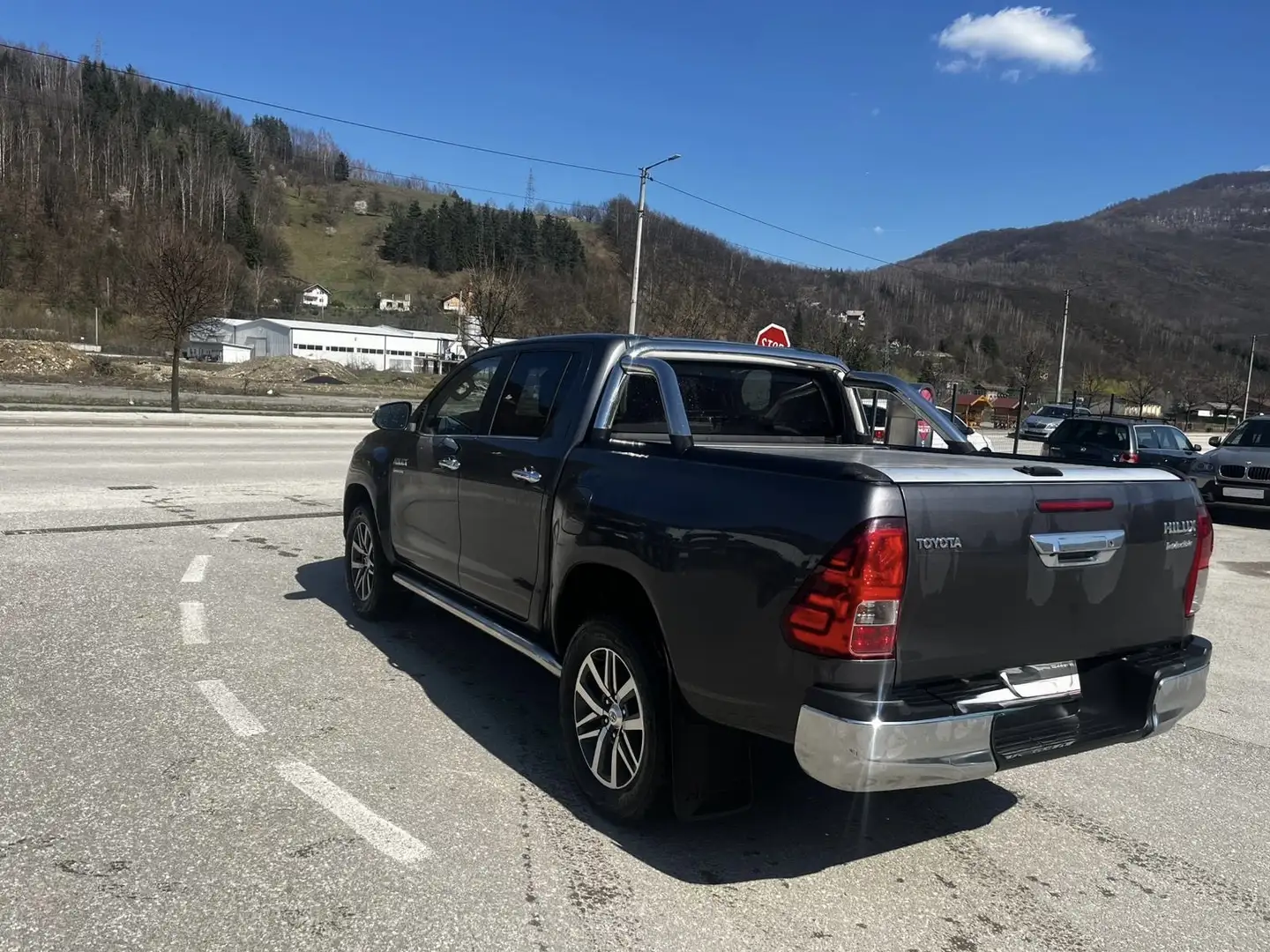Toyota Hilux Invicible - 1