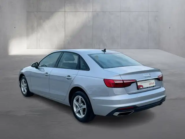 Audi A4 view 4