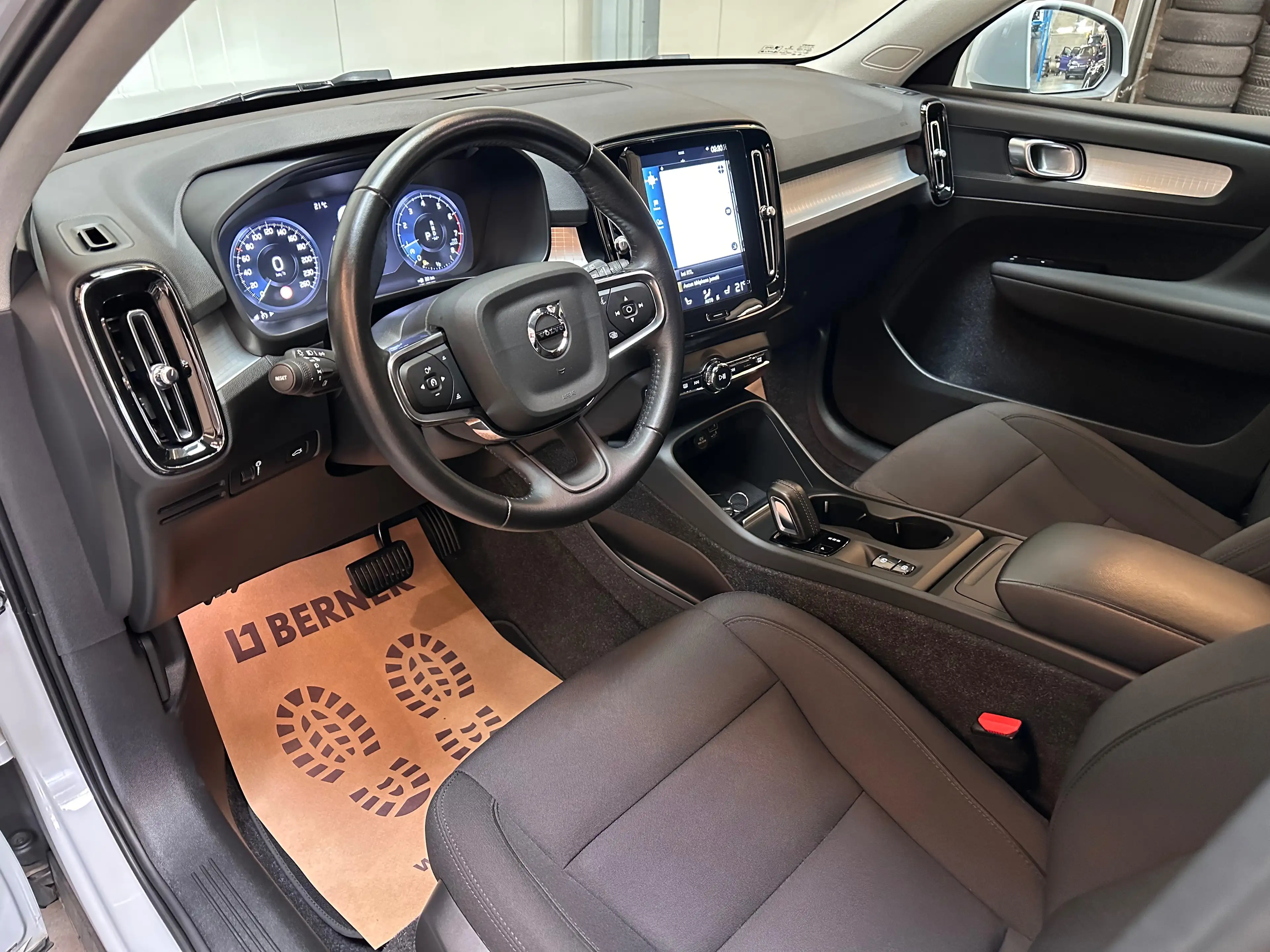 Volvo XC40 *GARANTIE 12 MOIS* XC40 1.5 T2 Momentum  Geartronic — photo 7