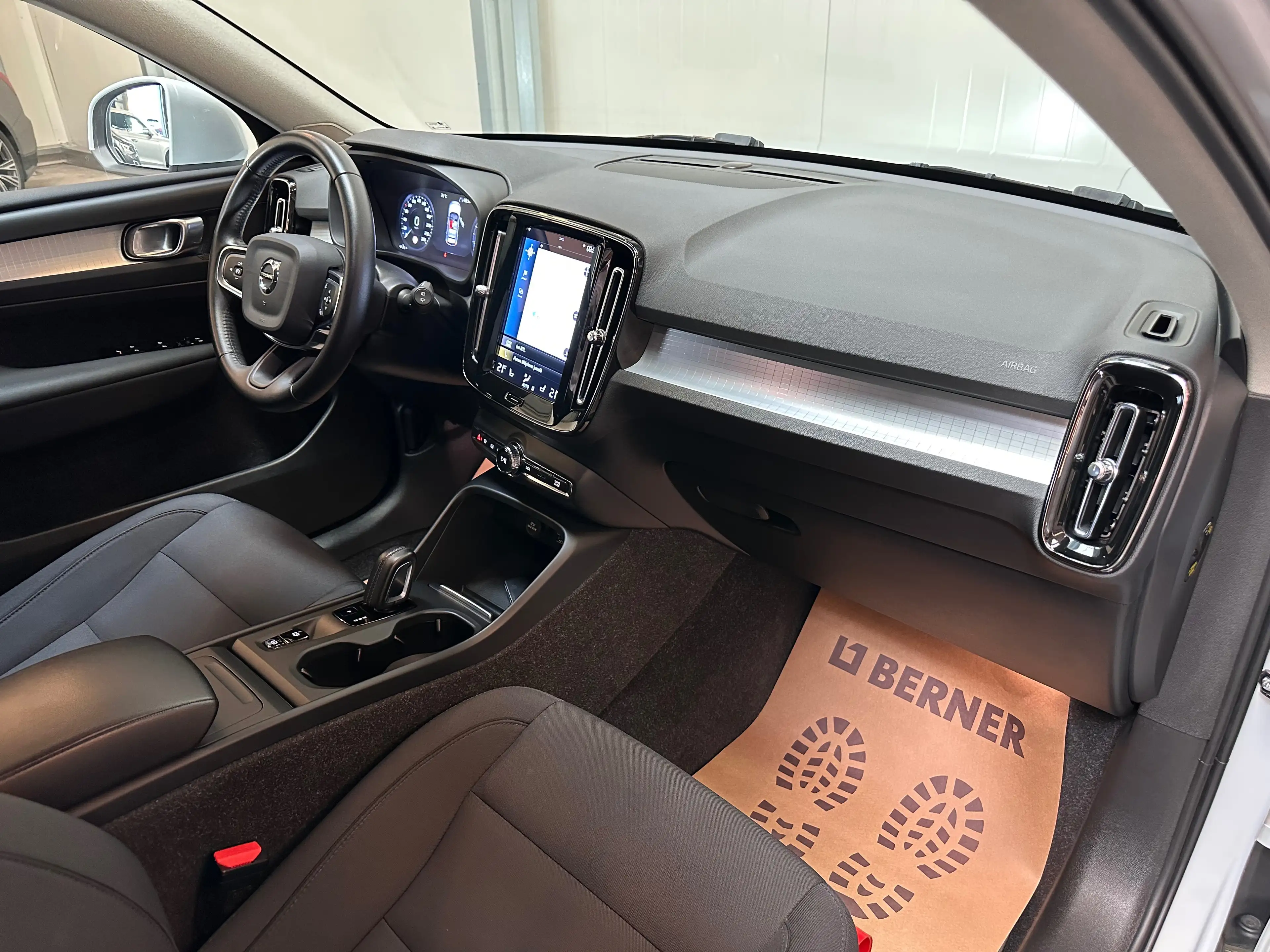 Volvo XC40 *GARANTIE 12 MOIS* XC40 1.5 T2 Momentum  Geartronic — photo 11