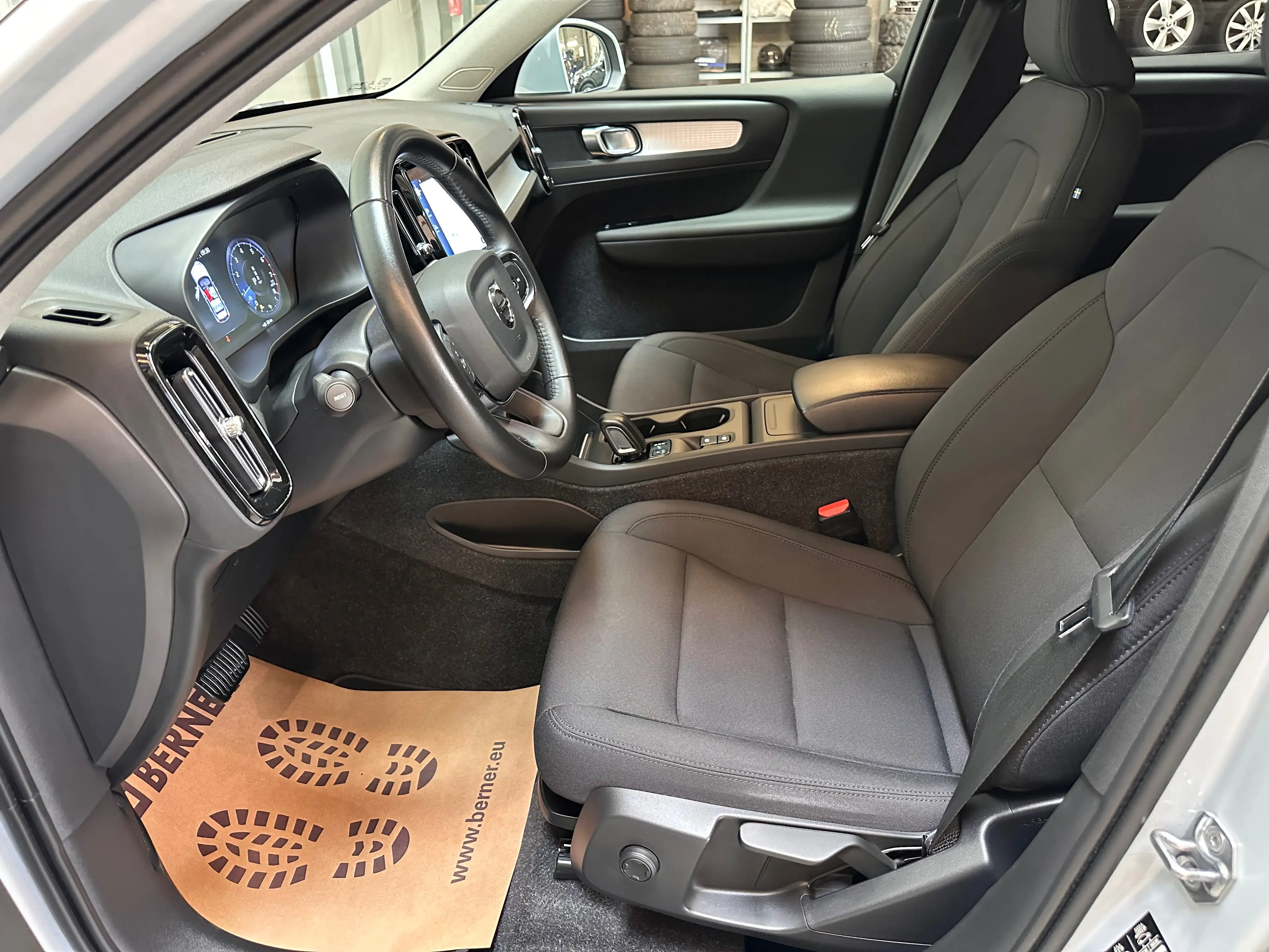 Volvo XC40 *GARANTIE 12 MOIS* XC40 1.5 T2 Momentum  Geartronic — photo 9