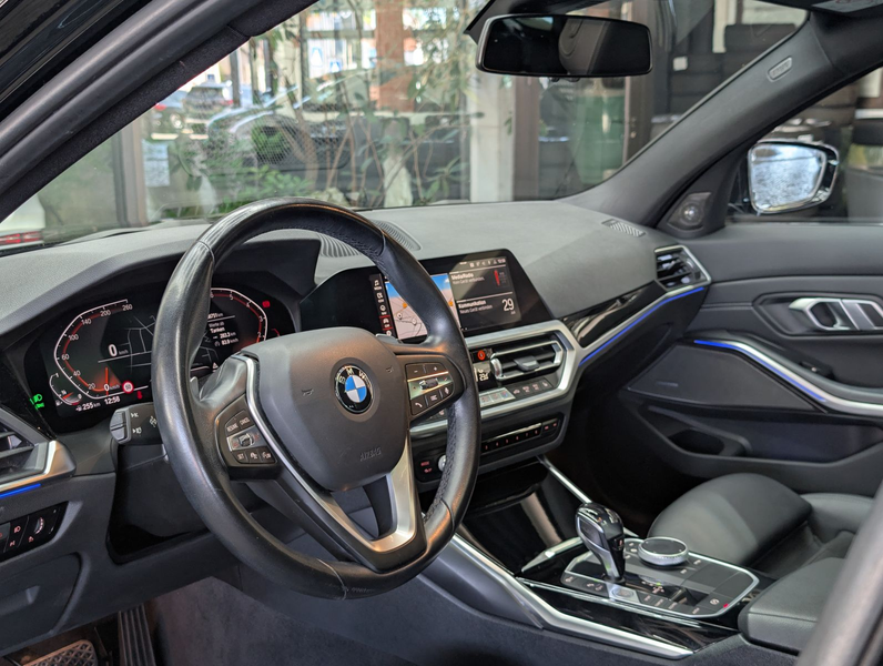BMW 320 i Sport Line Shadow H&K PANO ACC LEDER KAM — photo 11