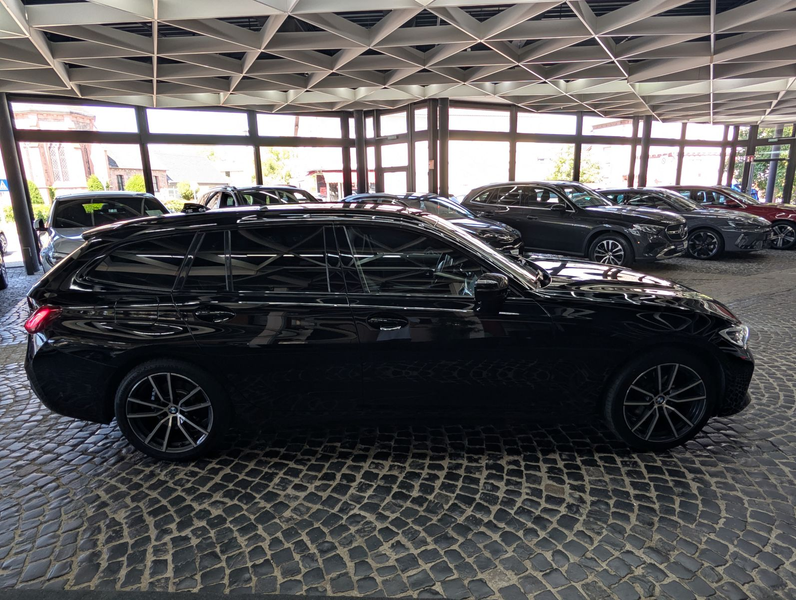 BMW 320 i Sport Line Shadow H&K PANO ACC LEDER KAM — photo 9