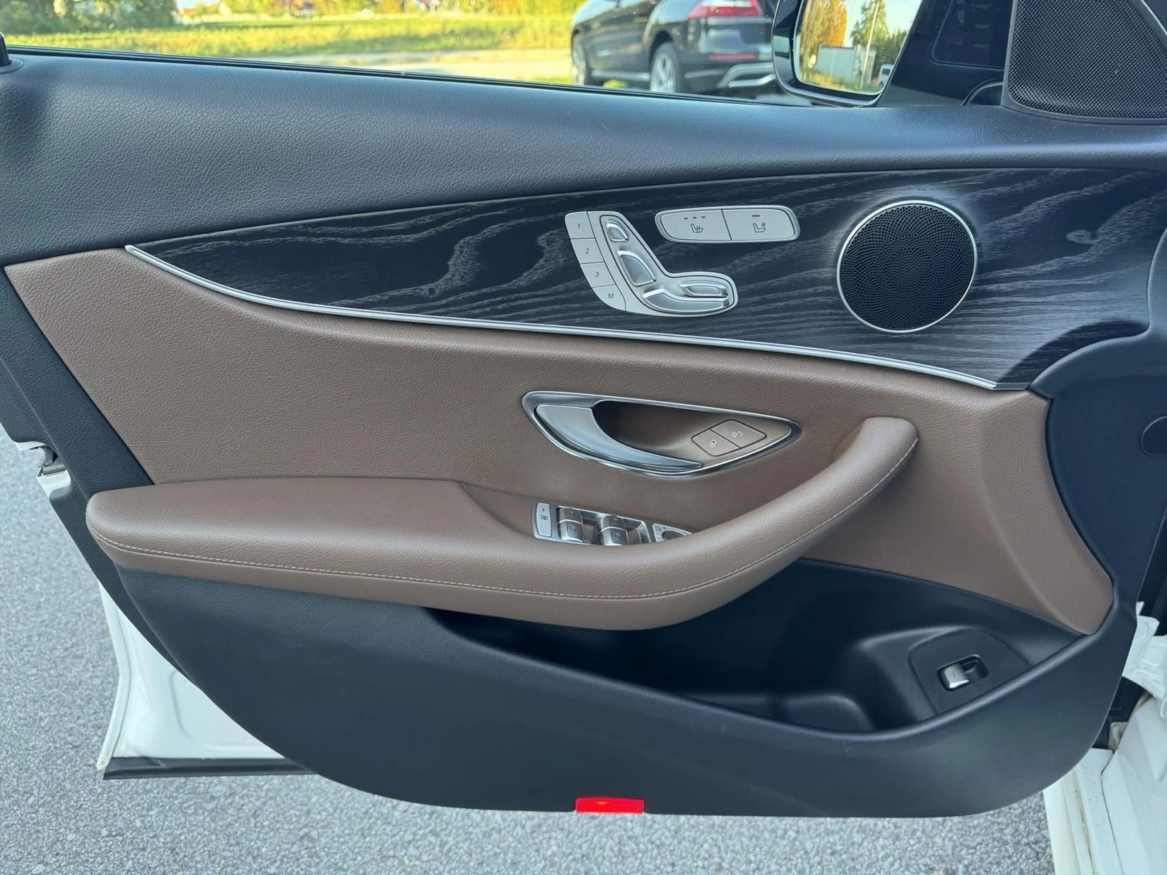 Mercedes-Benz E 400 d T-Modell 4Matic AMG Line — photo 14