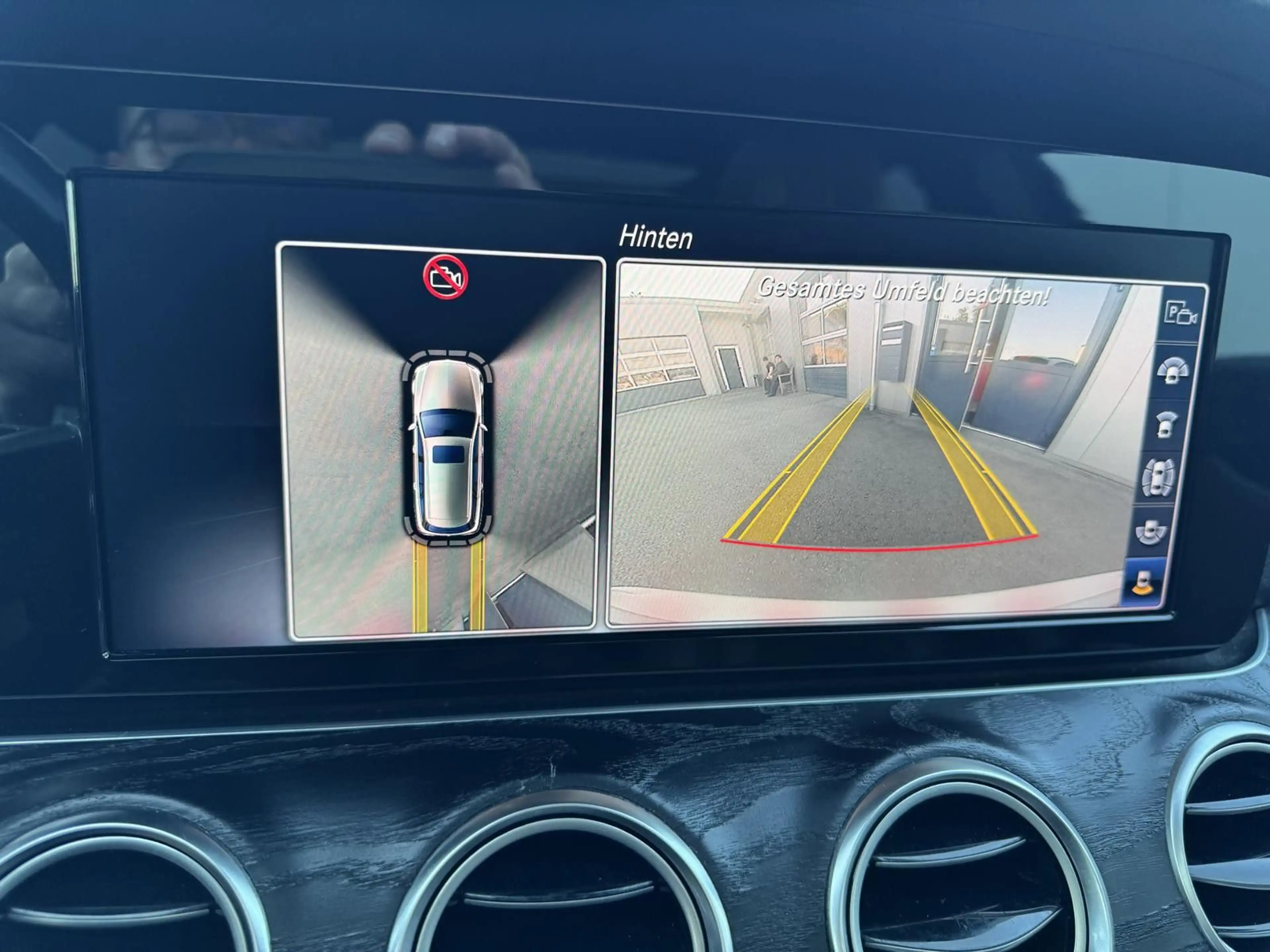 Mercedes-Benz E 400 d T-Modell 4Matic AMG Line — photo 13