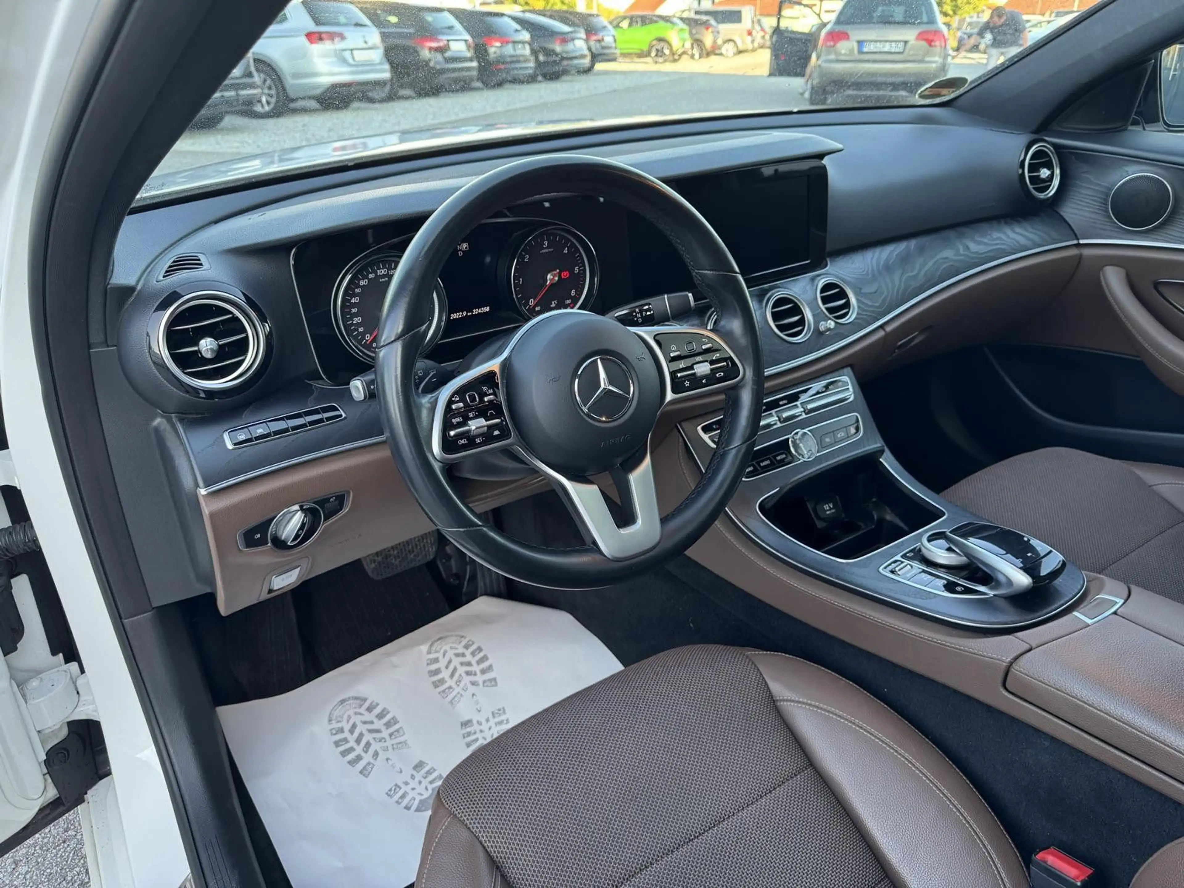 Mercedes-Benz E 400 d T-Modell 4Matic AMG Line — photo 15