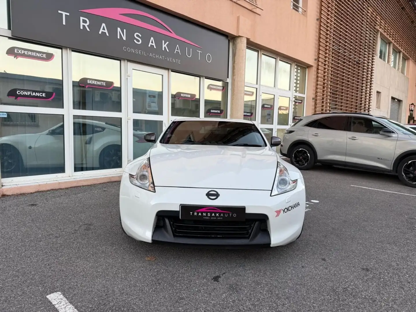 Nissan 370Z COUPE 3.7 V6 328 Pack GT Fehér - 2