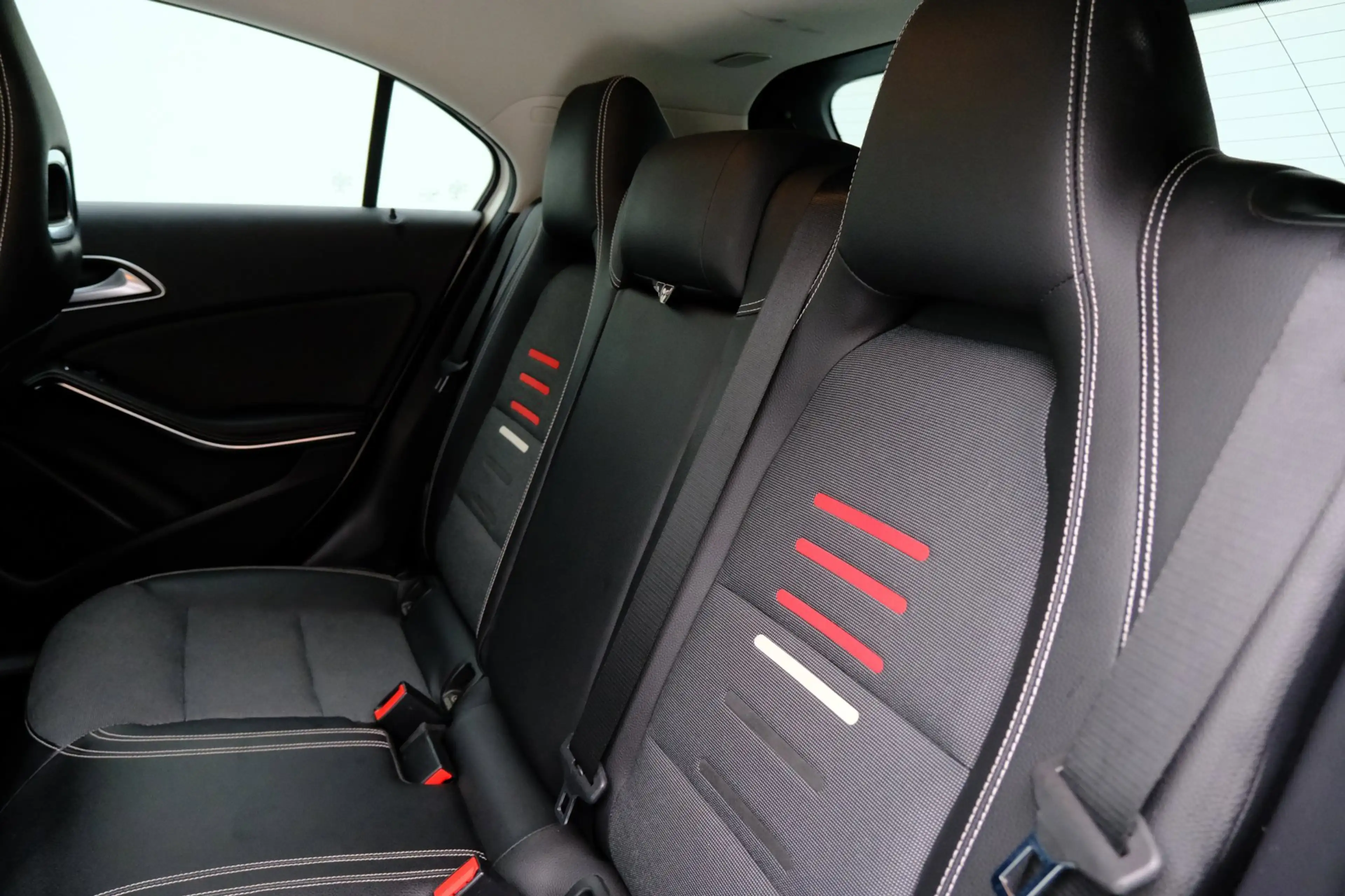 Mercedes-Benz A 180 PDC|Half Leder|Sportstoelen|18" LMV — photo 27