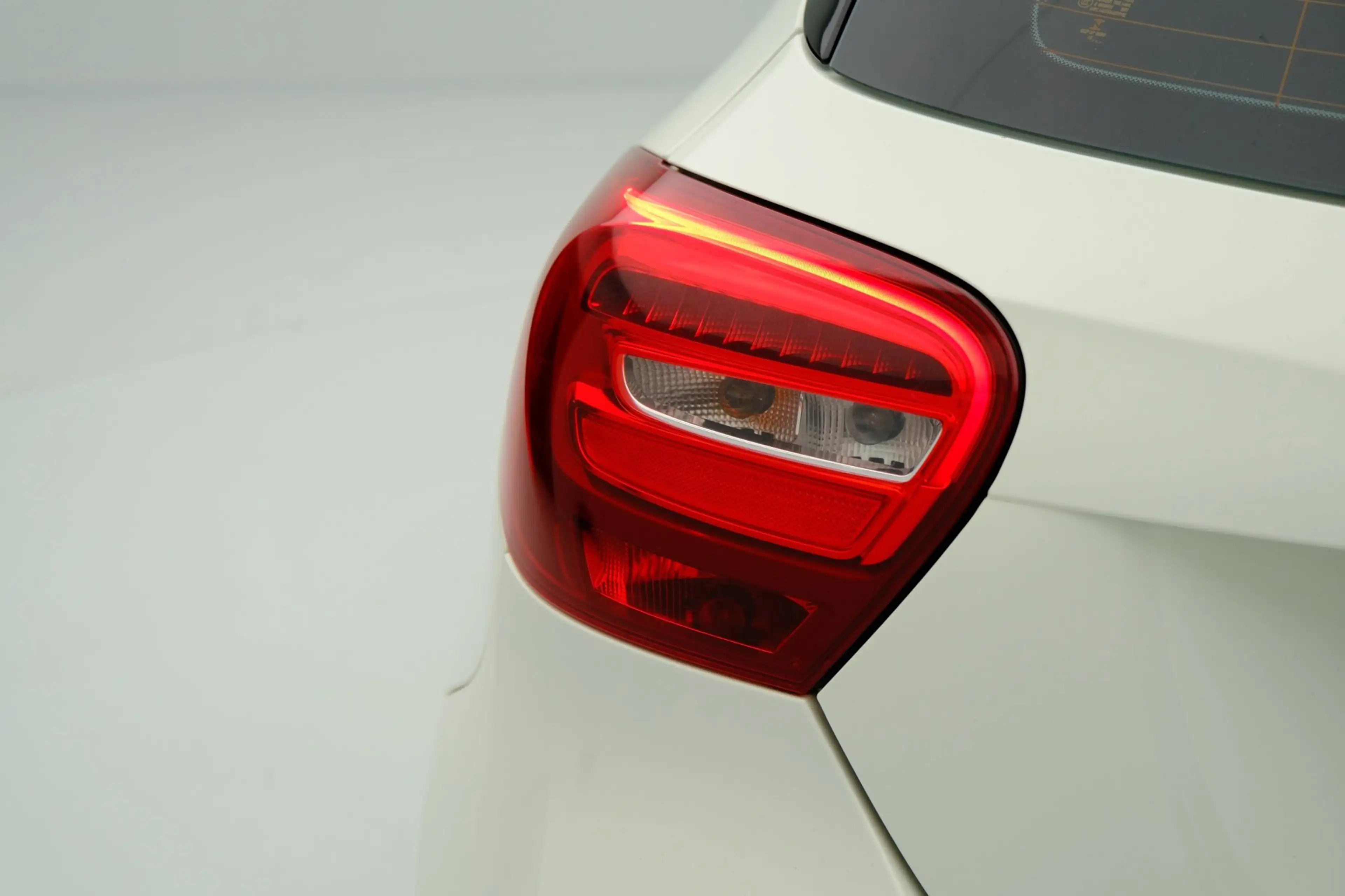 Mercedes-Benz A 180 PDC|Half Leder|Sportstoelen|18" LMV — photo 21