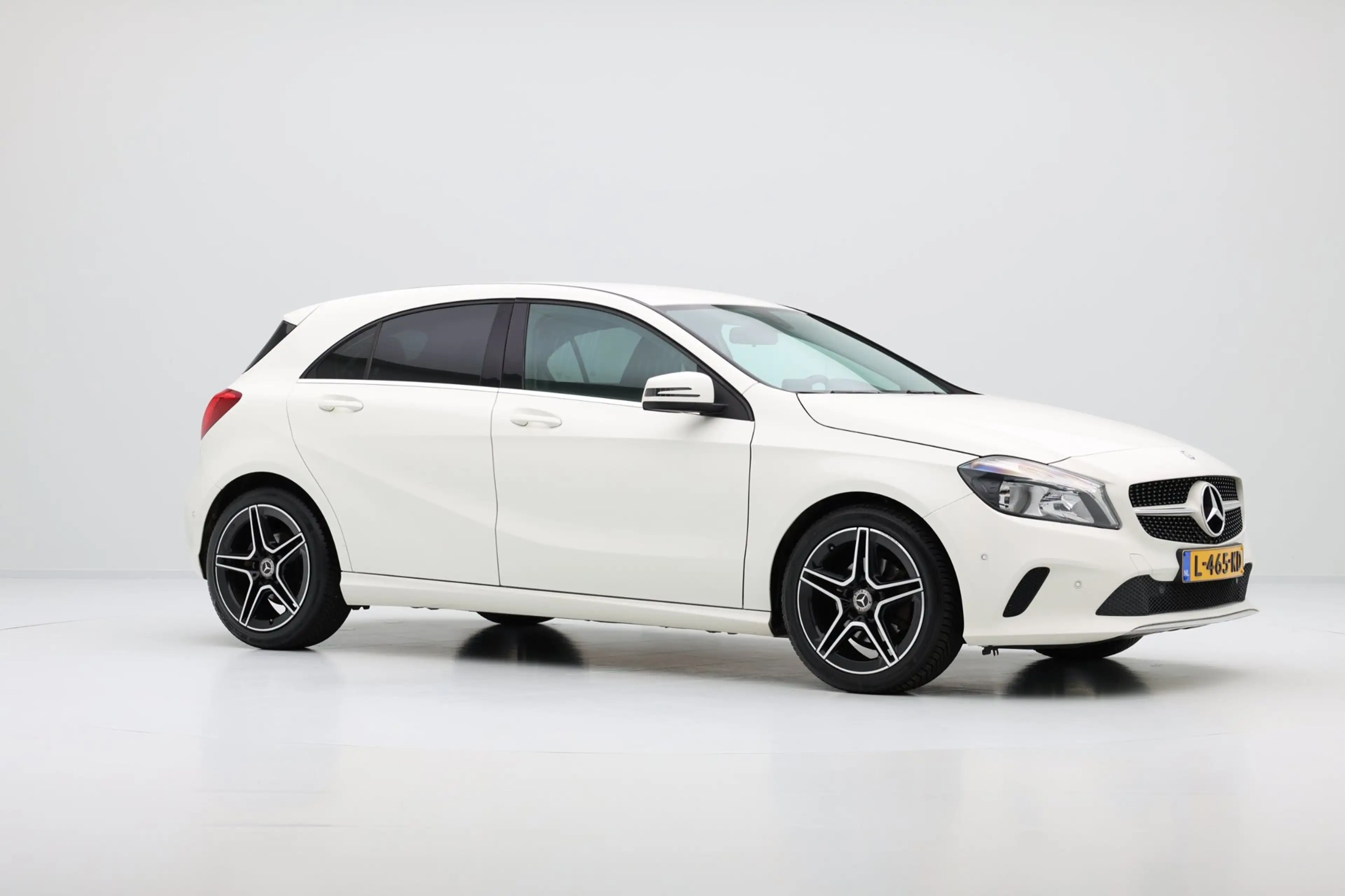 Mercedes-Benz A 180 PDC|Half Leder|Sportstoelen|18" LMV — photo 4