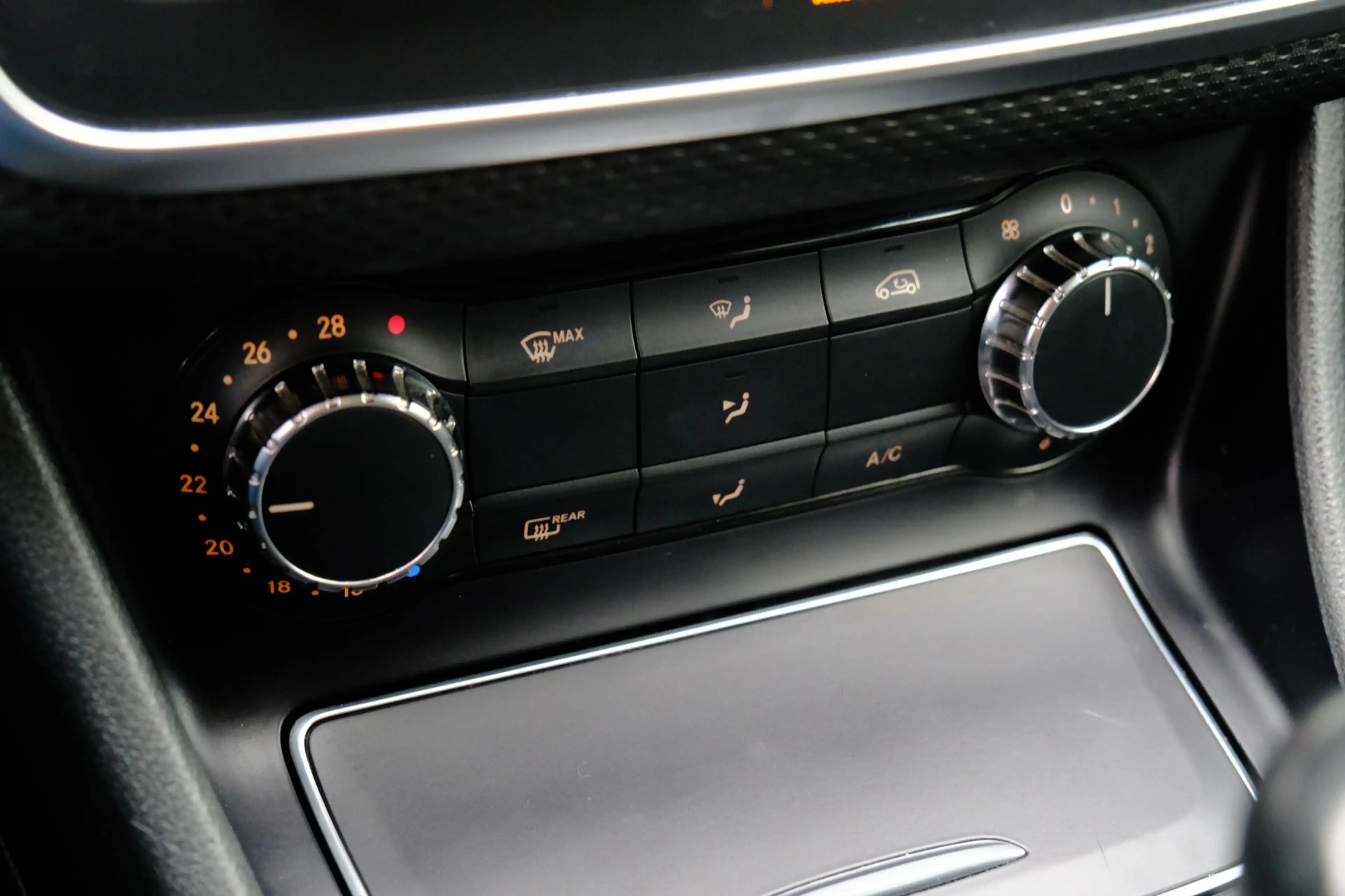 Mercedes-Benz A 180 PDC|Half Leder|Sportstoelen|18" LMV — photo 13