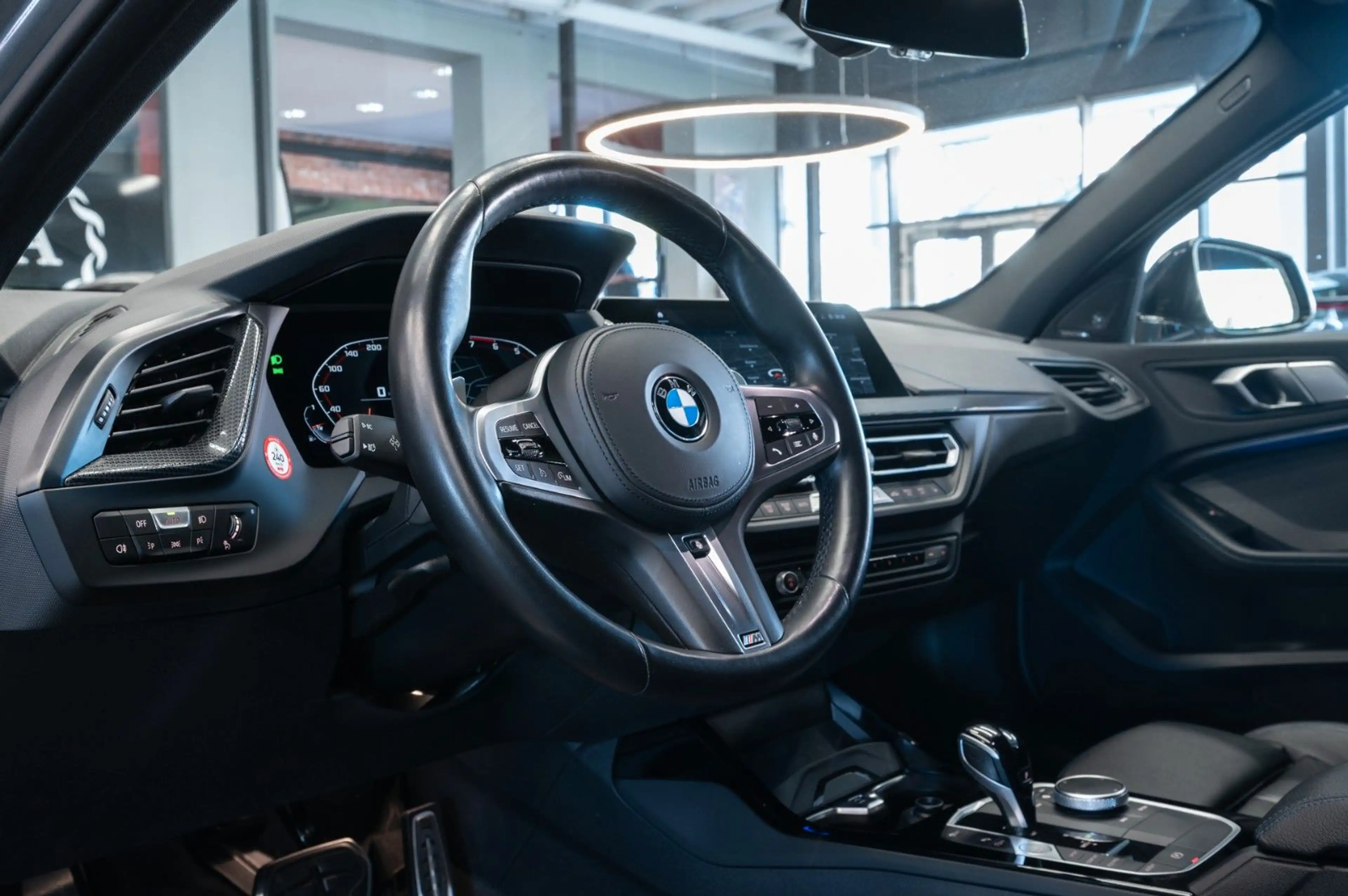 BMW 135 i xDrive|COLOR VISION|M-PERFORMANCE PAKET — photo 11