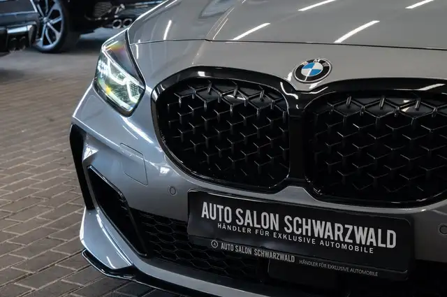 BMW 1 Series view 10
