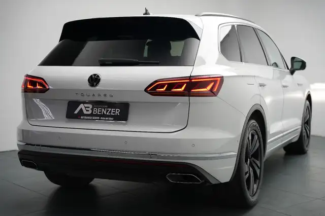 Volkswagen Touareg view 10