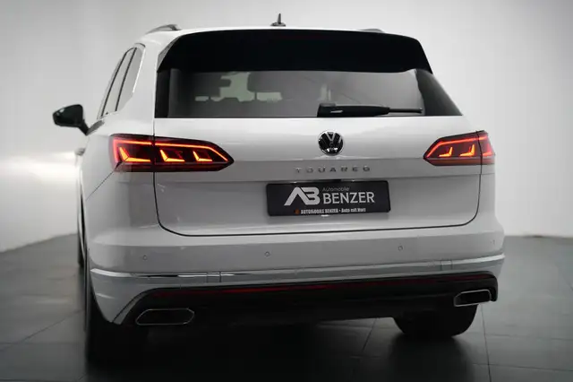 Volkswagen Touareg view 9