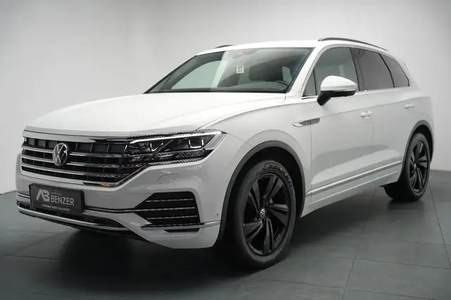 Volkswagen Touareg view 5