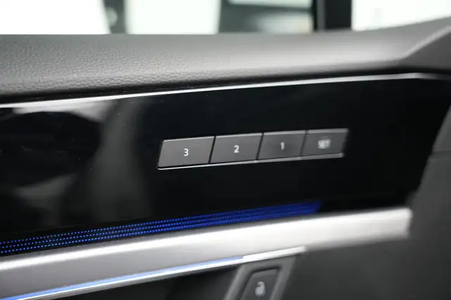 Volkswagen Touareg view 14
