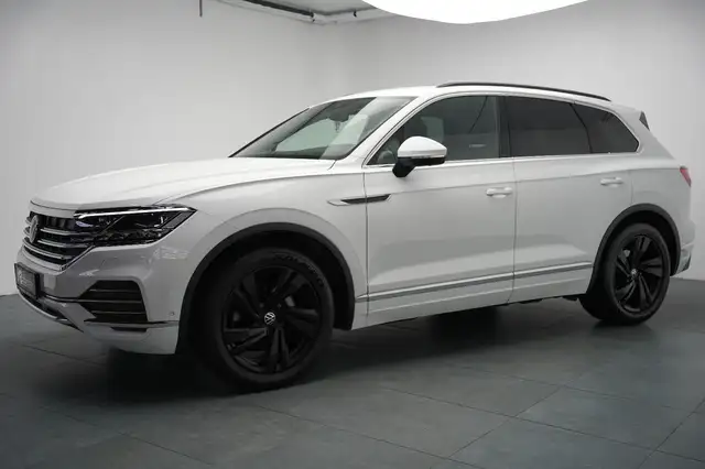 Volkswagen Touareg view 7