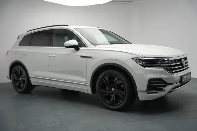 Volkswagen Touareg view 6
