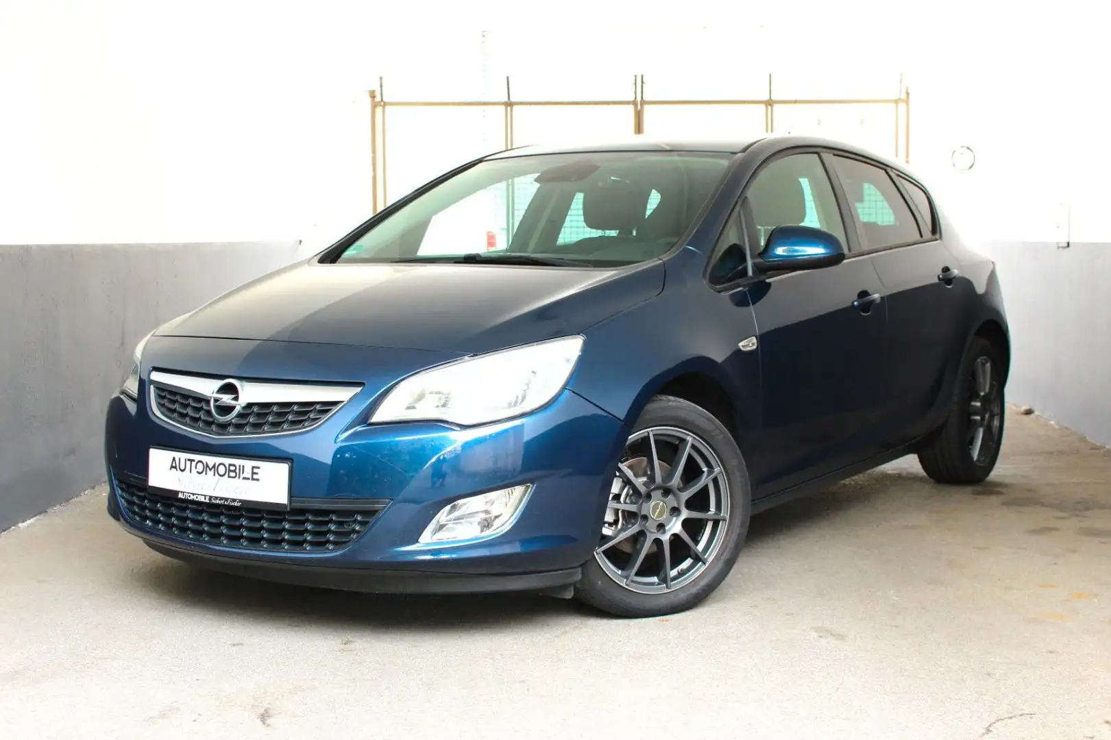 Opel Astra J 1.4Turbo Edition*Klima*PDC*VIELES NEU!* Blauw - 1