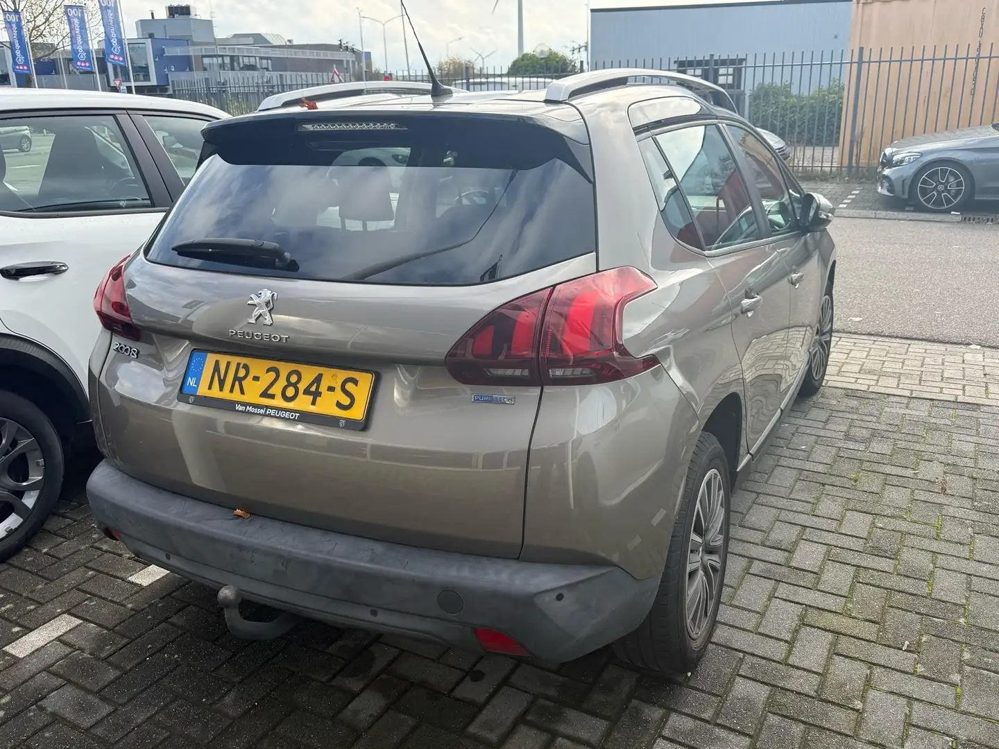 Peugeot 2008 1.2 PureTech Blue Lion Grau - 2