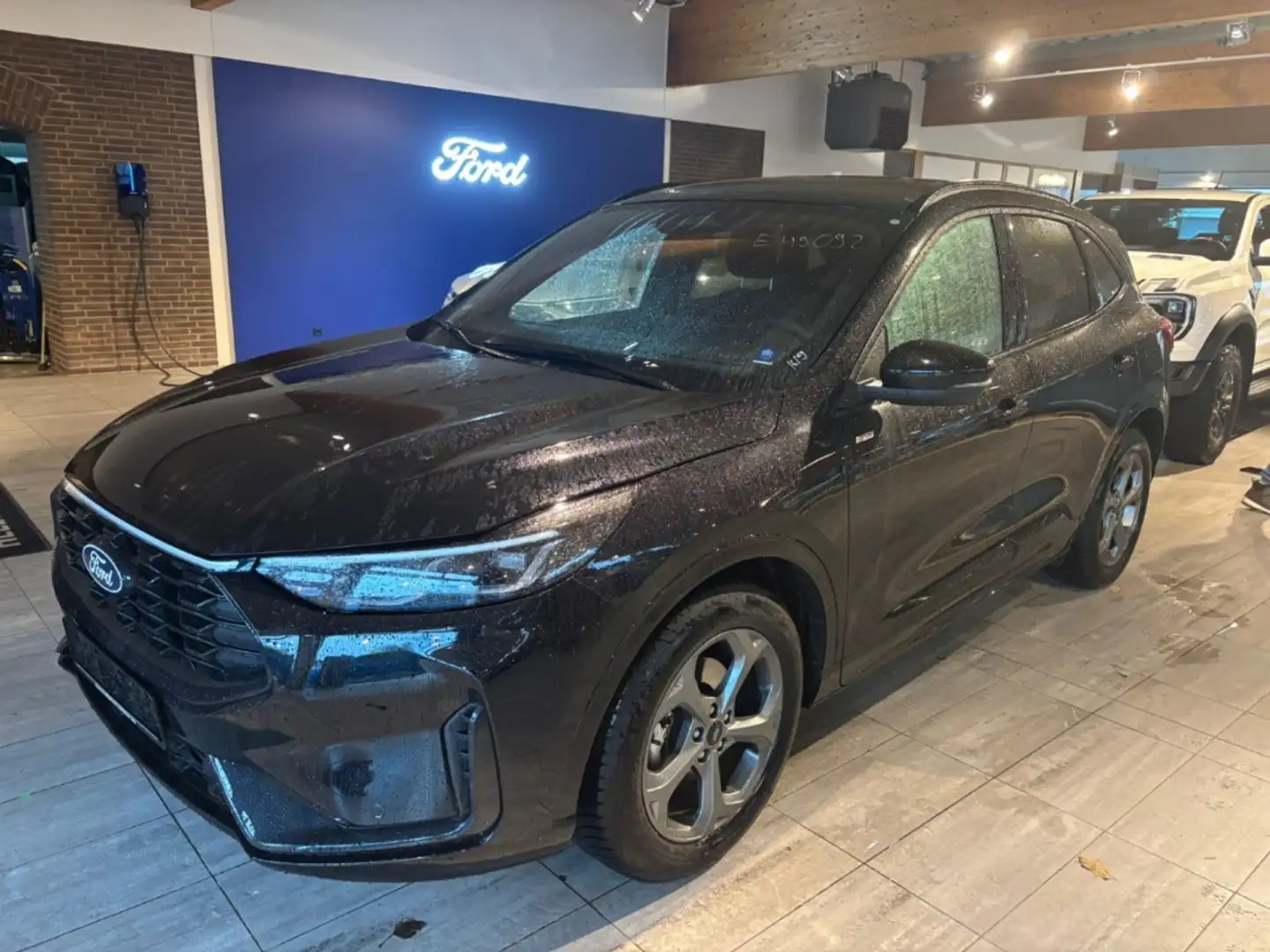 Ford Kuga ST-LINE / WINTERPAKET / PDC / RÜCKFAHRKAMERA / NAV Schwarz - 2