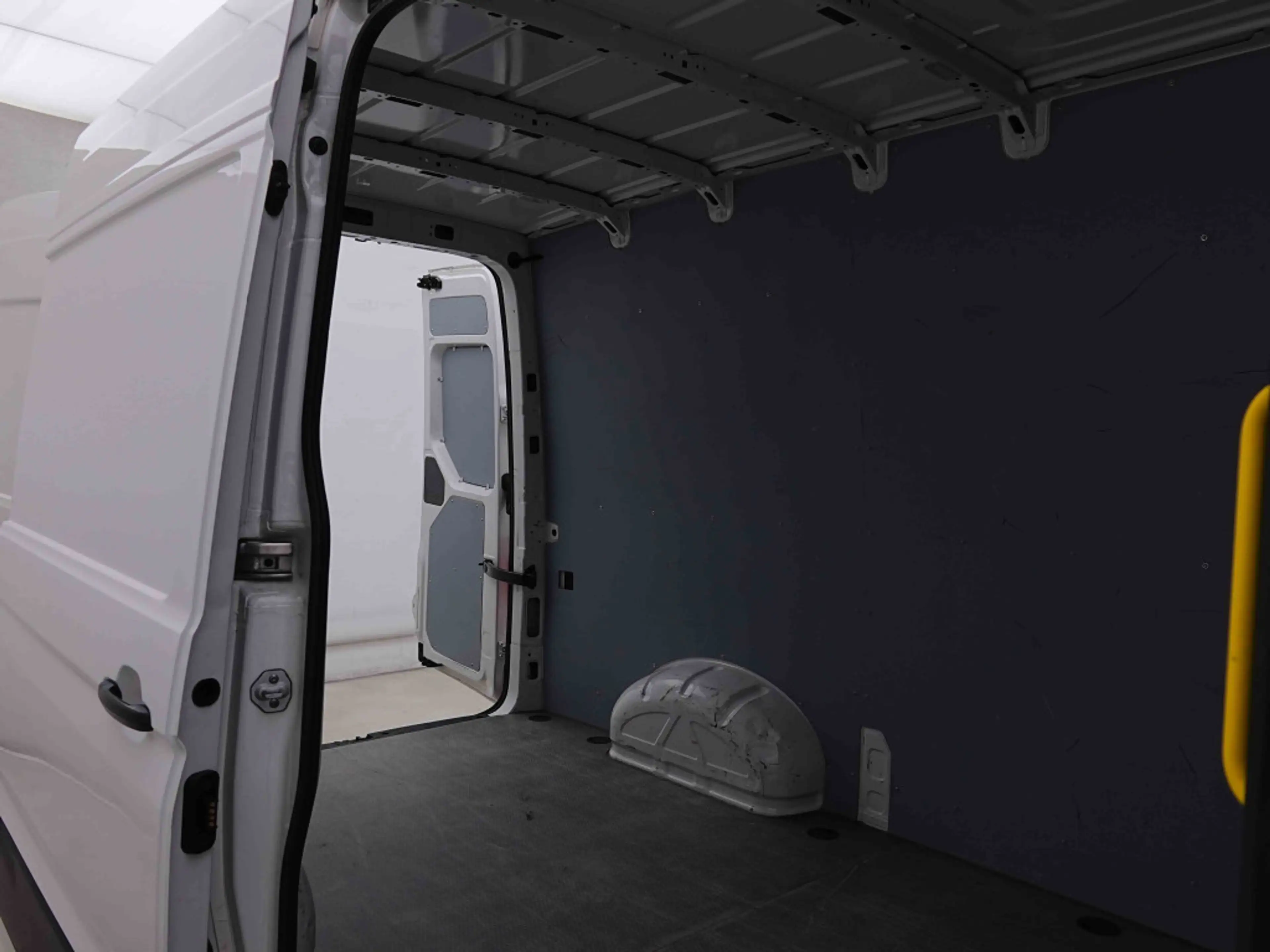 Volkswagen Crafter 2.0 TDi 140 L3H3 35T | 3pl | Carplay | Cargo Lining — photo 7