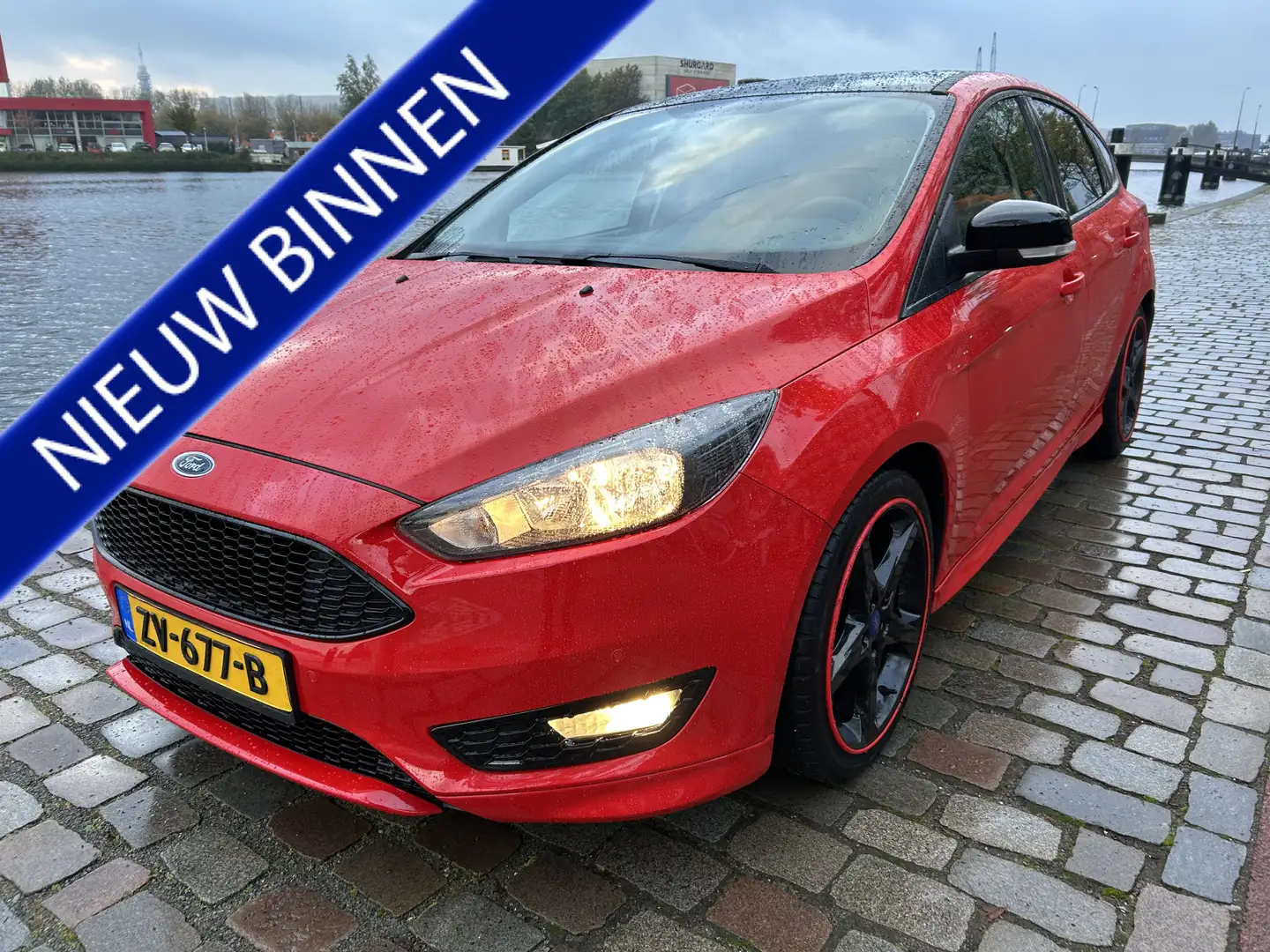 Ford Focus 1.0 Titanium airco/ecc navi/camera Rood - 1