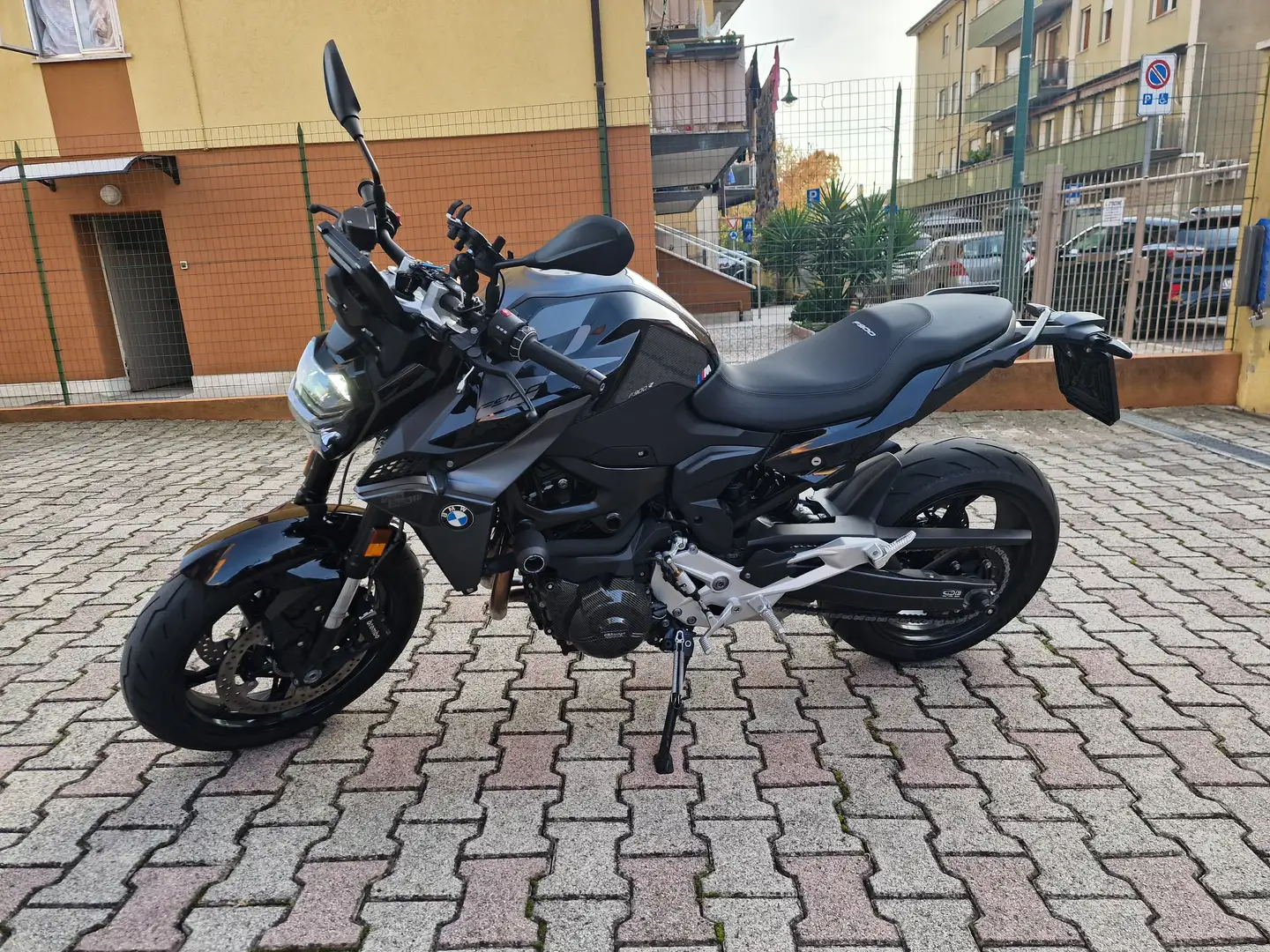BMW F 900 R TripleBlack Black - 1