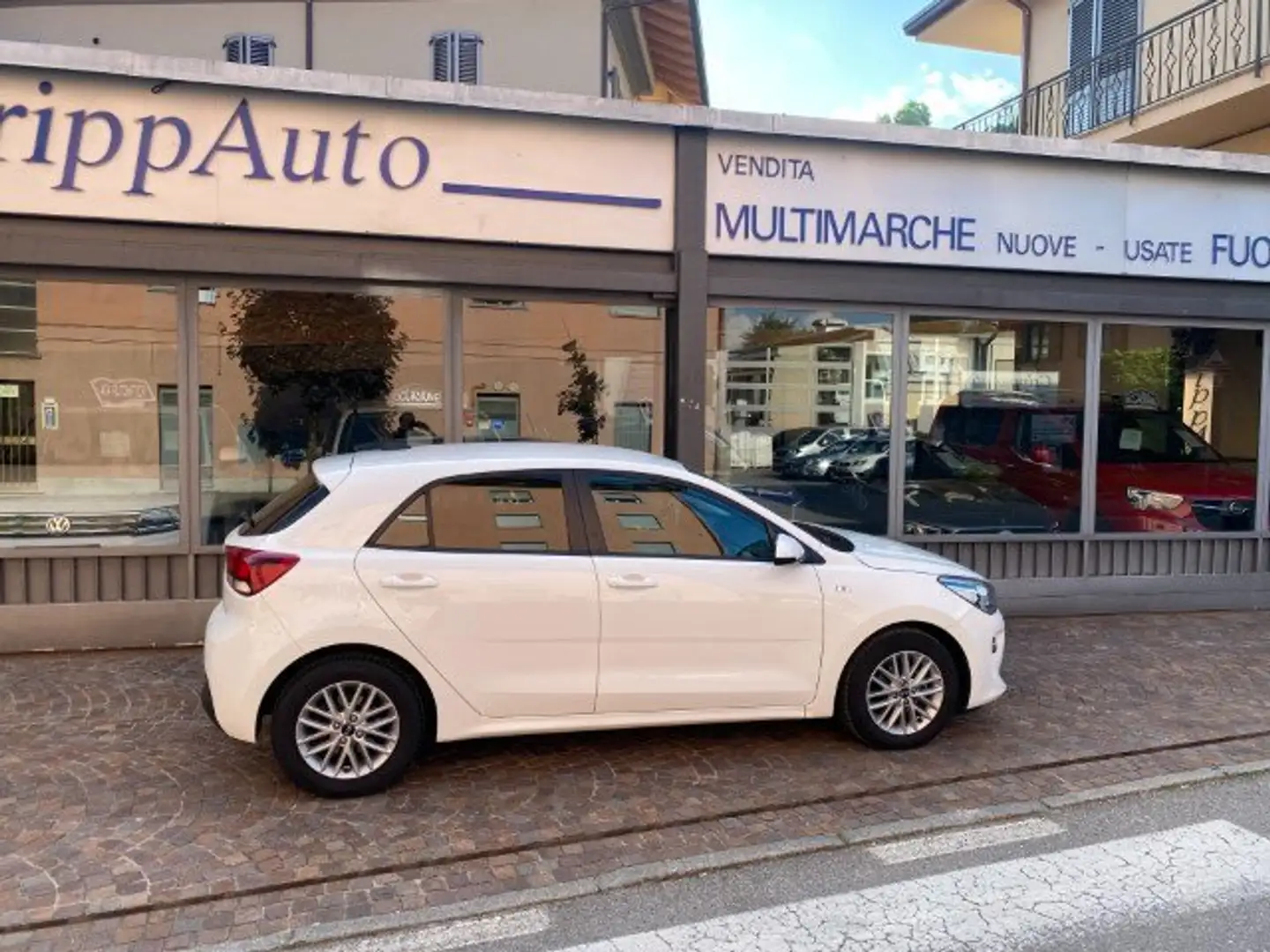 Kia Rio 1.2 MPI Evolution 84cv Weiß - 1